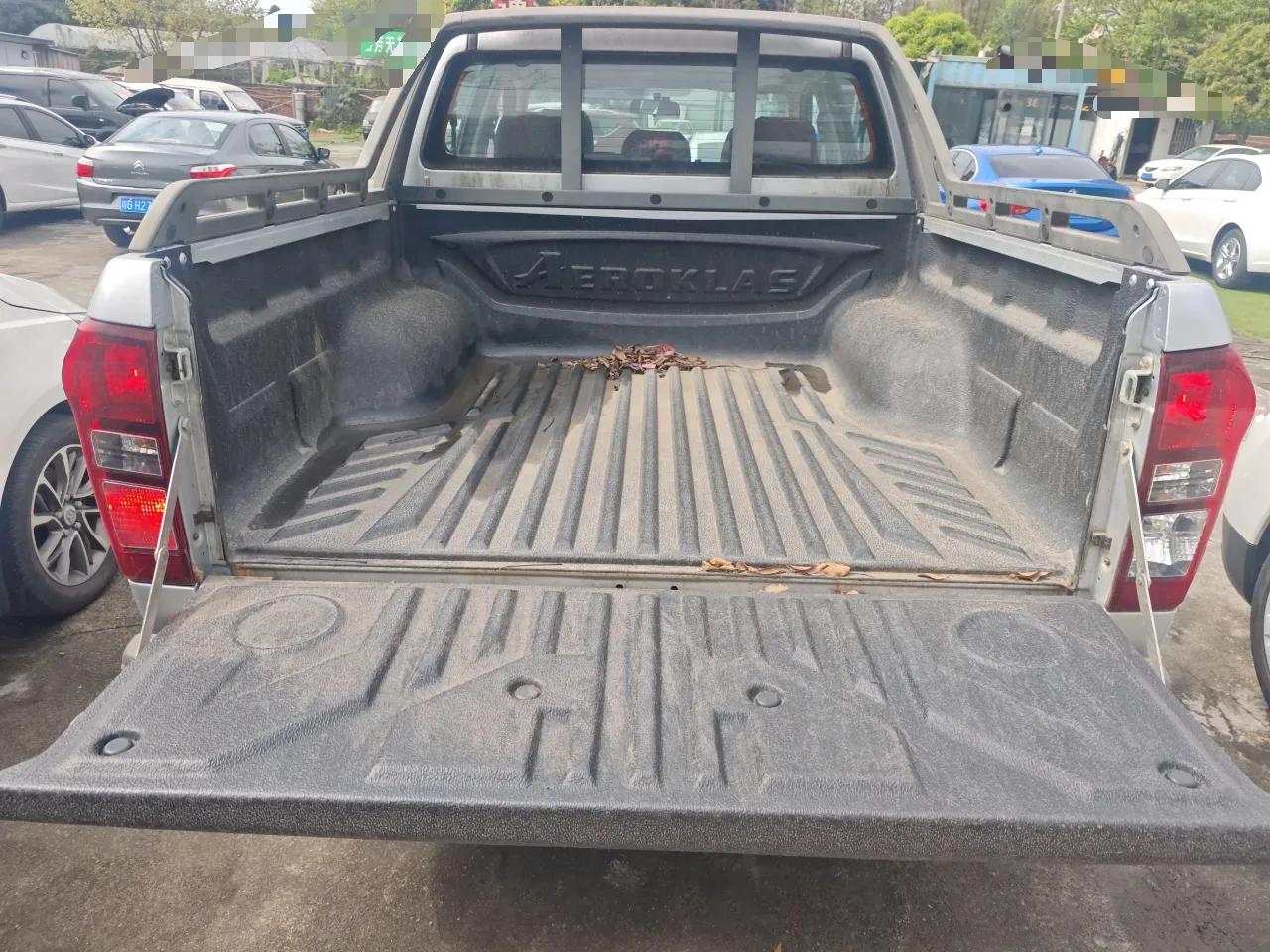 Isuzu D-MAX 2018 3.0T Two-Wheel Drive Automatic Elite Version 4JJ1-TC HI — миниатюра 21