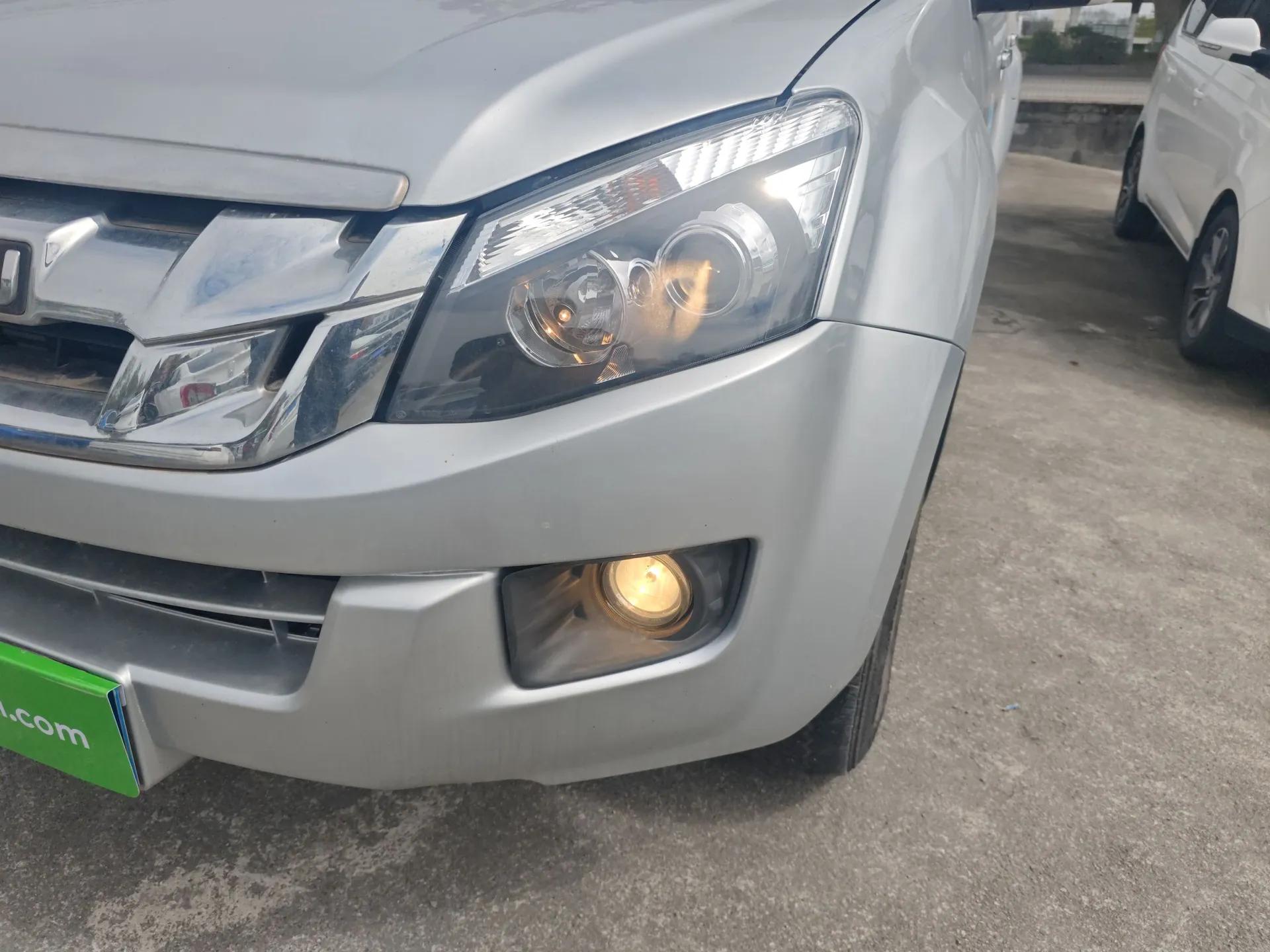 Isuzu D-MAX 2018 3.0T Two-Wheel Drive Automatic Elite Version 4JJ1-TC HI — миниатюра 5