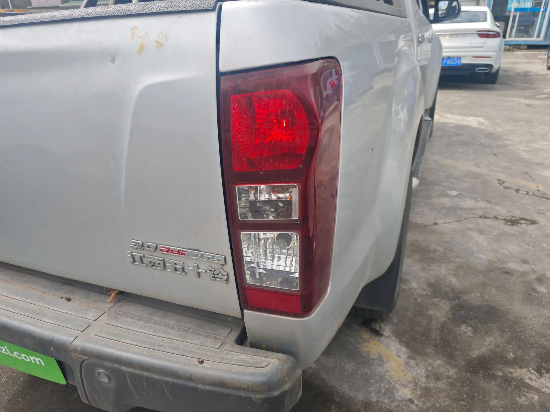 Isuzu D-MAX 2018 3.0T Two-Wheel Drive Automatic Elite Version 4JJ1-TC HI — миниатюра 8