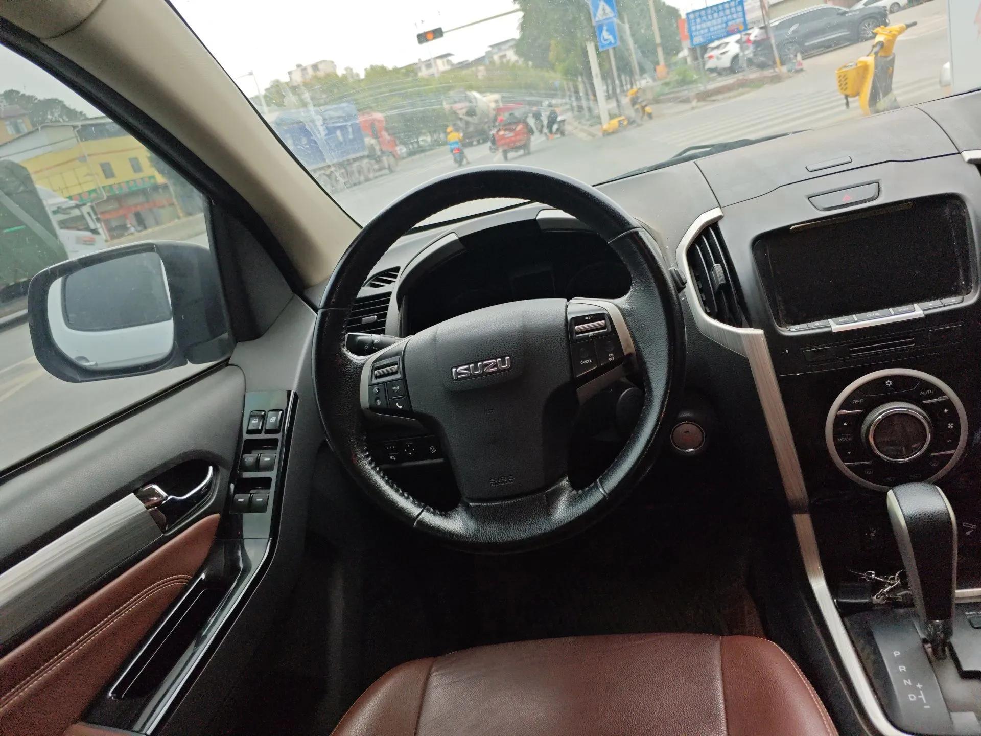 Isuzu D-MAX 2018 3.0T Four-Wheel Drive Automatic Ultra-Luxury Version 4JJ1-TC HI — миниатюра 11