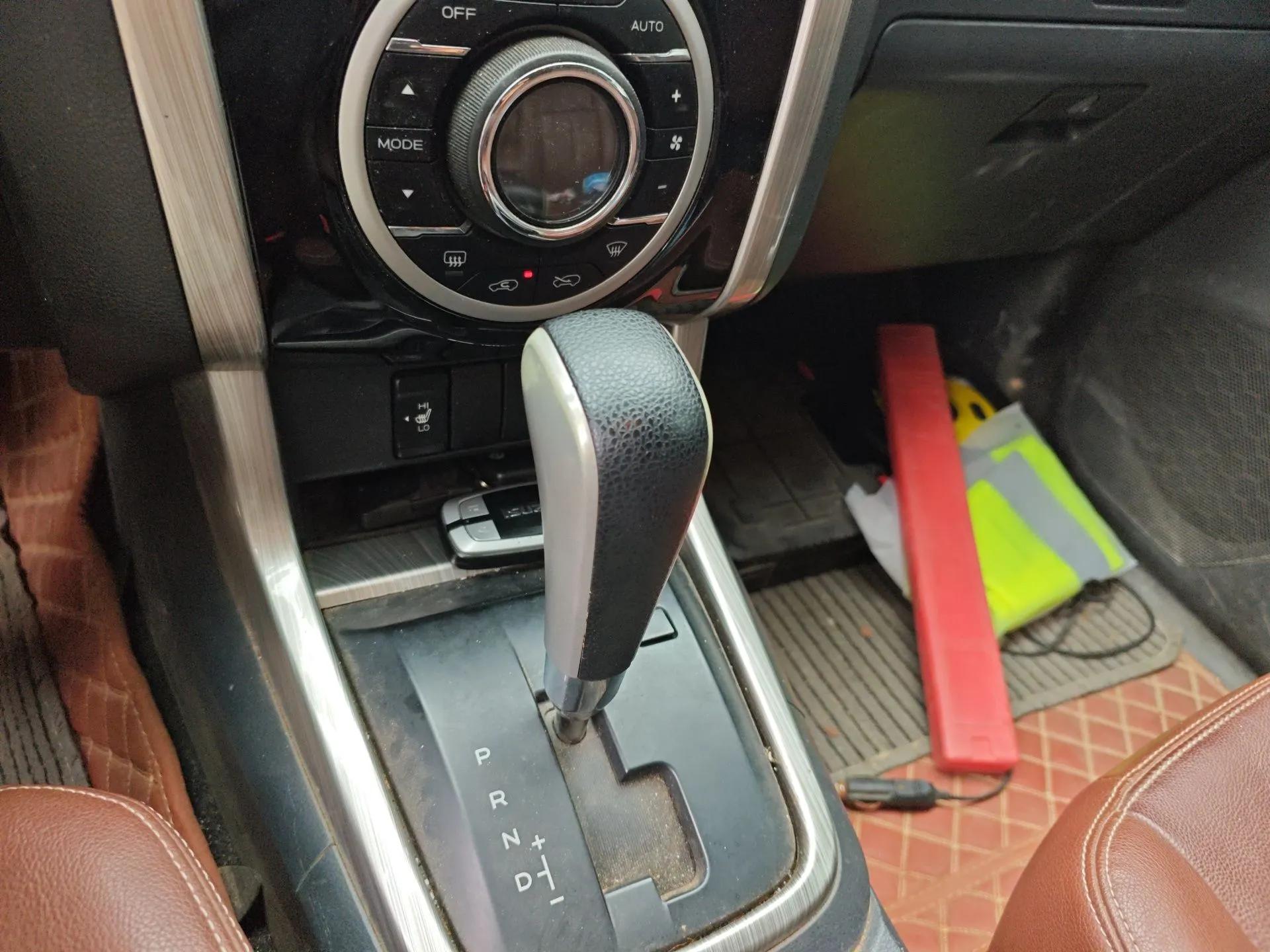 Isuzu D-MAX 2018 3.0T Four-Wheel Drive Automatic Ultra-Luxury Version 4JJ1-TC HI — миниатюра 15