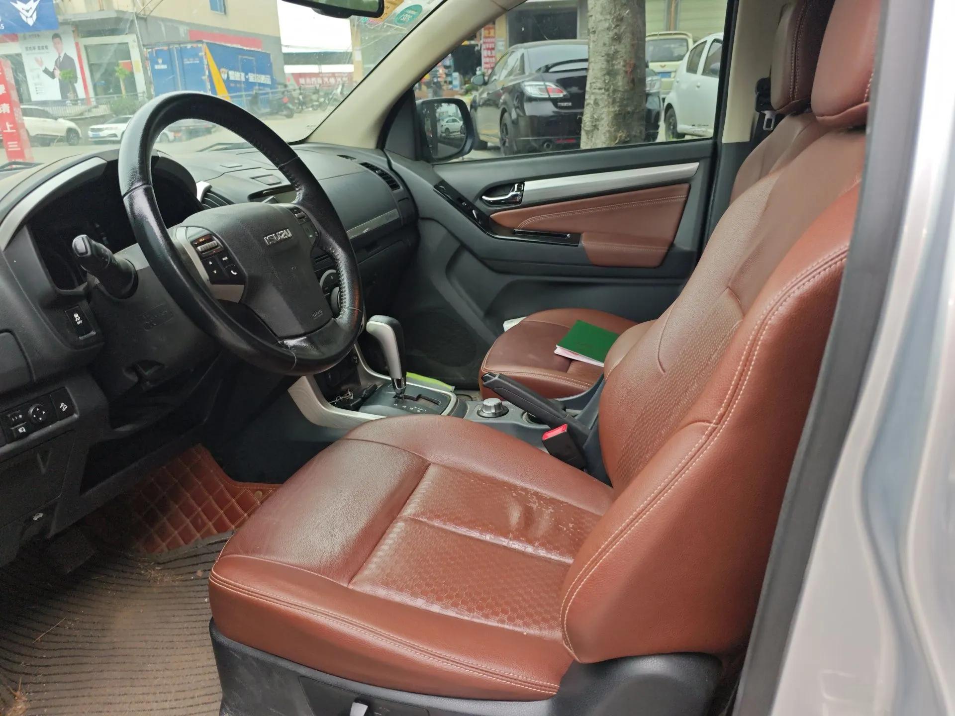 Isuzu D-MAX 2018 3.0T Four-Wheel Drive Automatic Ultra-Luxury Version 4JJ1-TC HI — миниатюра 16