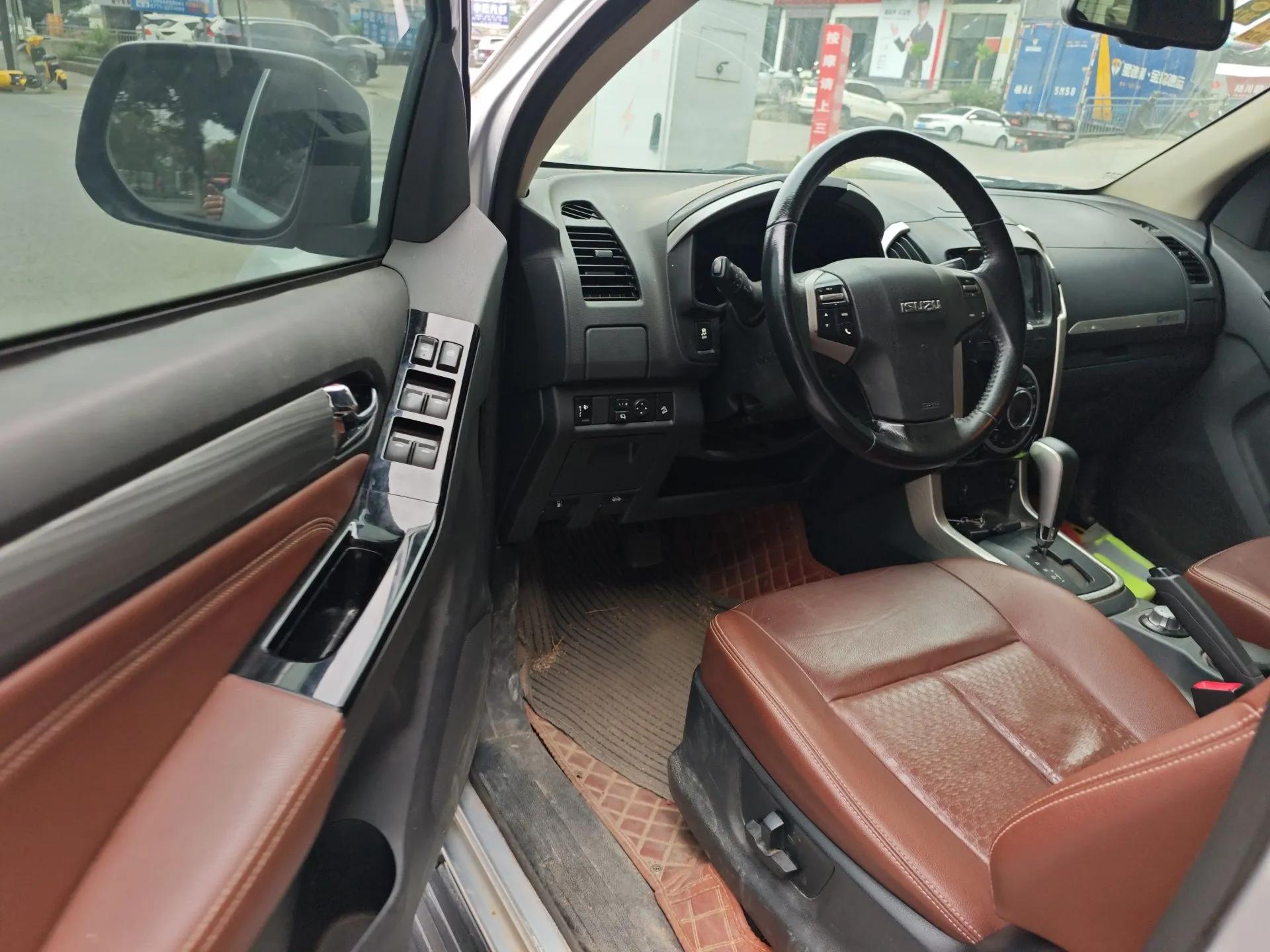 Isuzu D-MAX 2018 3.0T Four-Wheel Drive Automatic Ultra-Luxury Version 4JJ1-TC HI — миниатюра 17