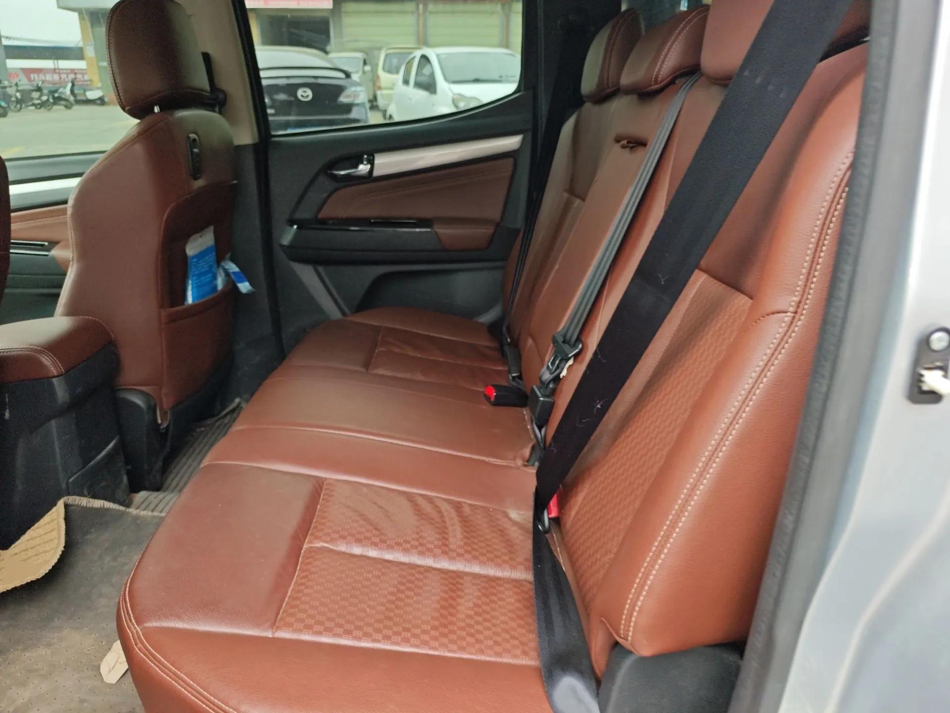 Isuzu D-MAX 2018 3.0T Four-Wheel Drive Automatic Ultra-Luxury Version 4JJ1-TC HI — миниатюра 18