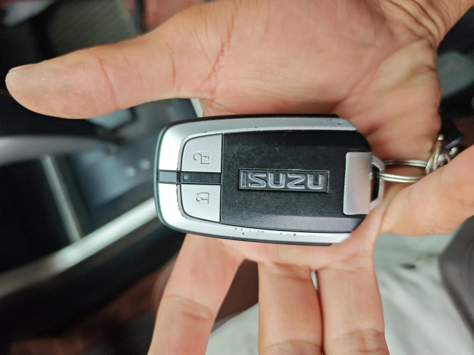 Isuzu D-MAX 2018 3.0T Four-Wheel Drive Automatic Ultra-Luxury Version 4JJ1-TC HI — миниатюра 9