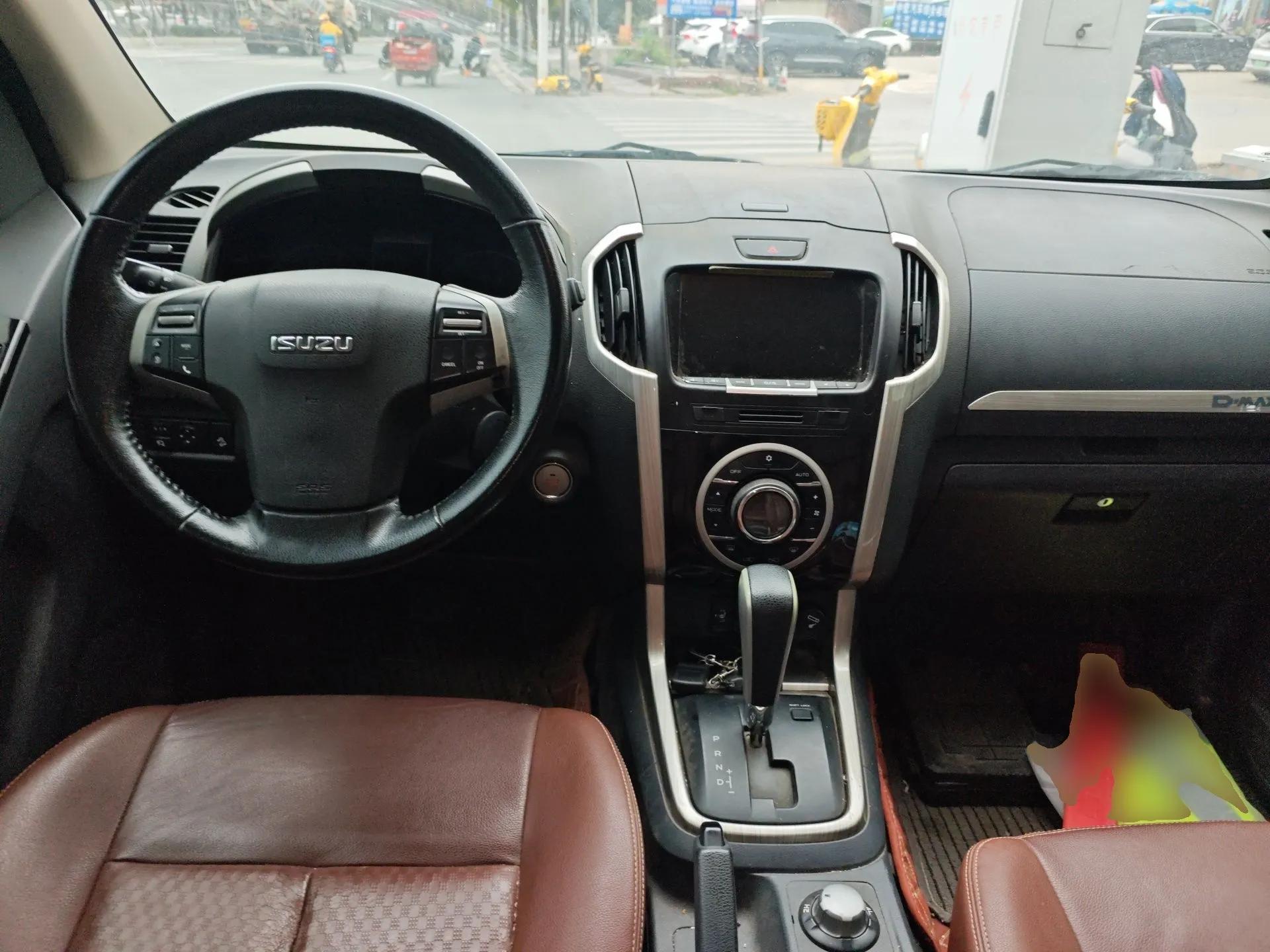 Isuzu D-MAX 2018 3.0T Four-Wheel Drive Automatic Ultra-Luxury Version 4JJ1-TC HI — миниатюра 10