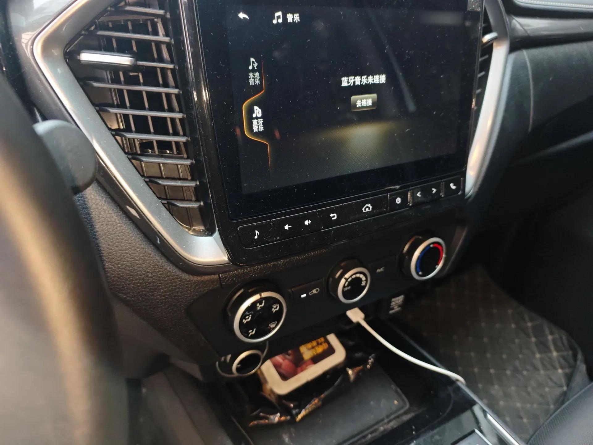 Isuzu D-MAX 2023 2.5T Automatic Two-Wheel Drive Diesel Standard Wheelbase Lingdong Edition — миниатюра 11