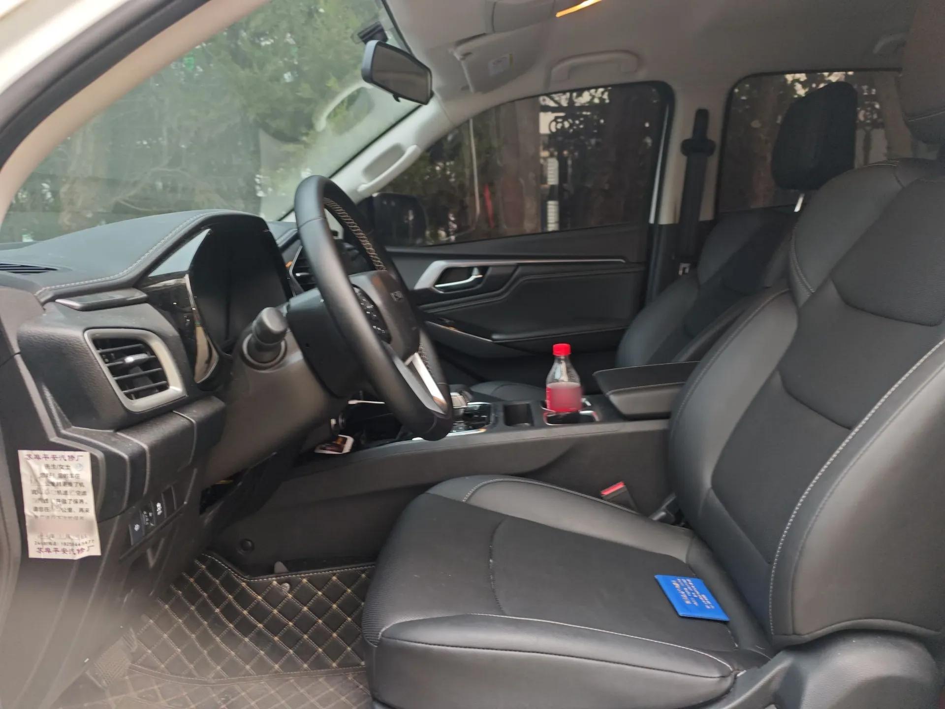 Isuzu D-MAX 2023 2.5T Automatic Two-Wheel Drive Diesel Standard Wheelbase Lingdong Edition — миниатюра 13