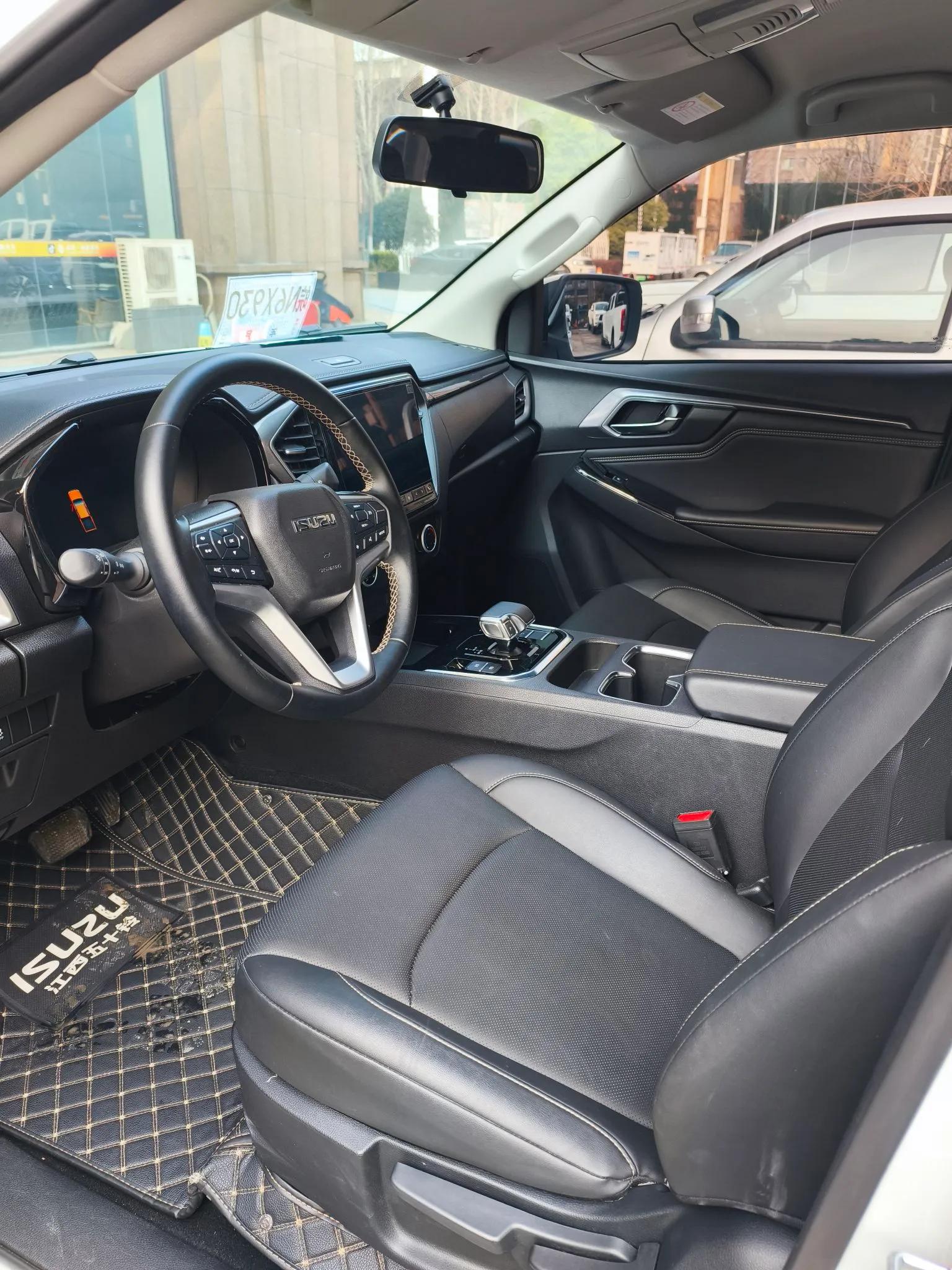 Isuzu D-MAX 2023 2.5T Automatic Two-Wheel Drive Diesel Standard Wheelbase Lingdong Edition — миниатюра 17