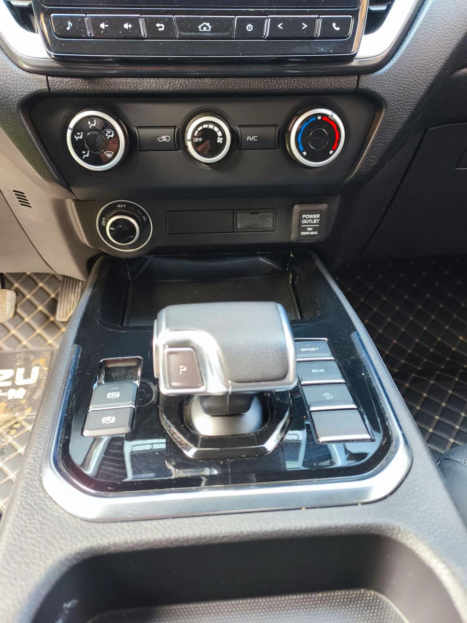 Isuzu D-MAX 2023 2.5T Automatic Two-Wheel Drive Diesel Standard Wheelbase Lingdong Edition — миниатюра 19