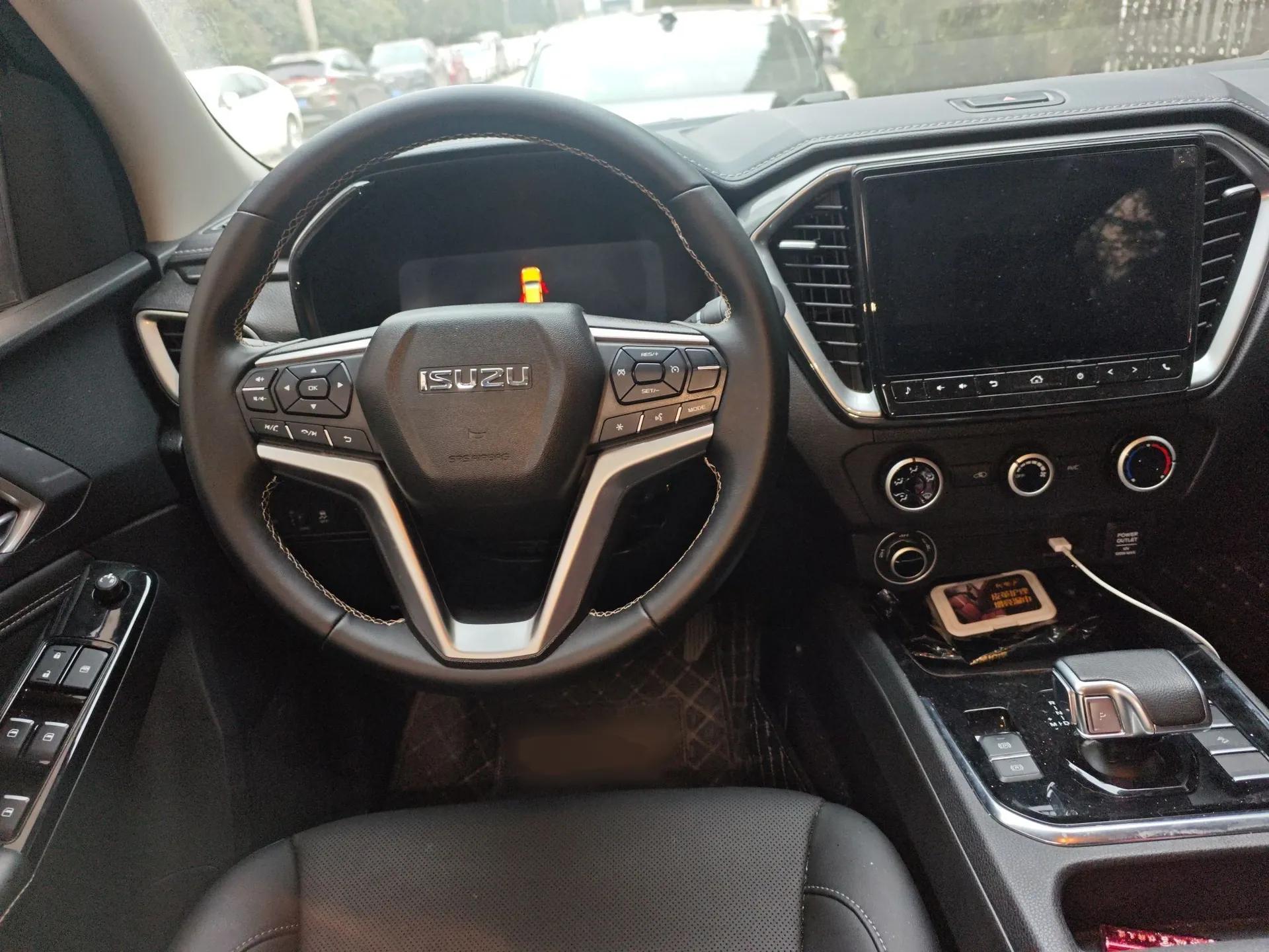 Isuzu D-MAX 2023 2.5T Automatic Two-Wheel Drive Diesel Standard Wheelbase Lingdong Edition — миниатюра 8