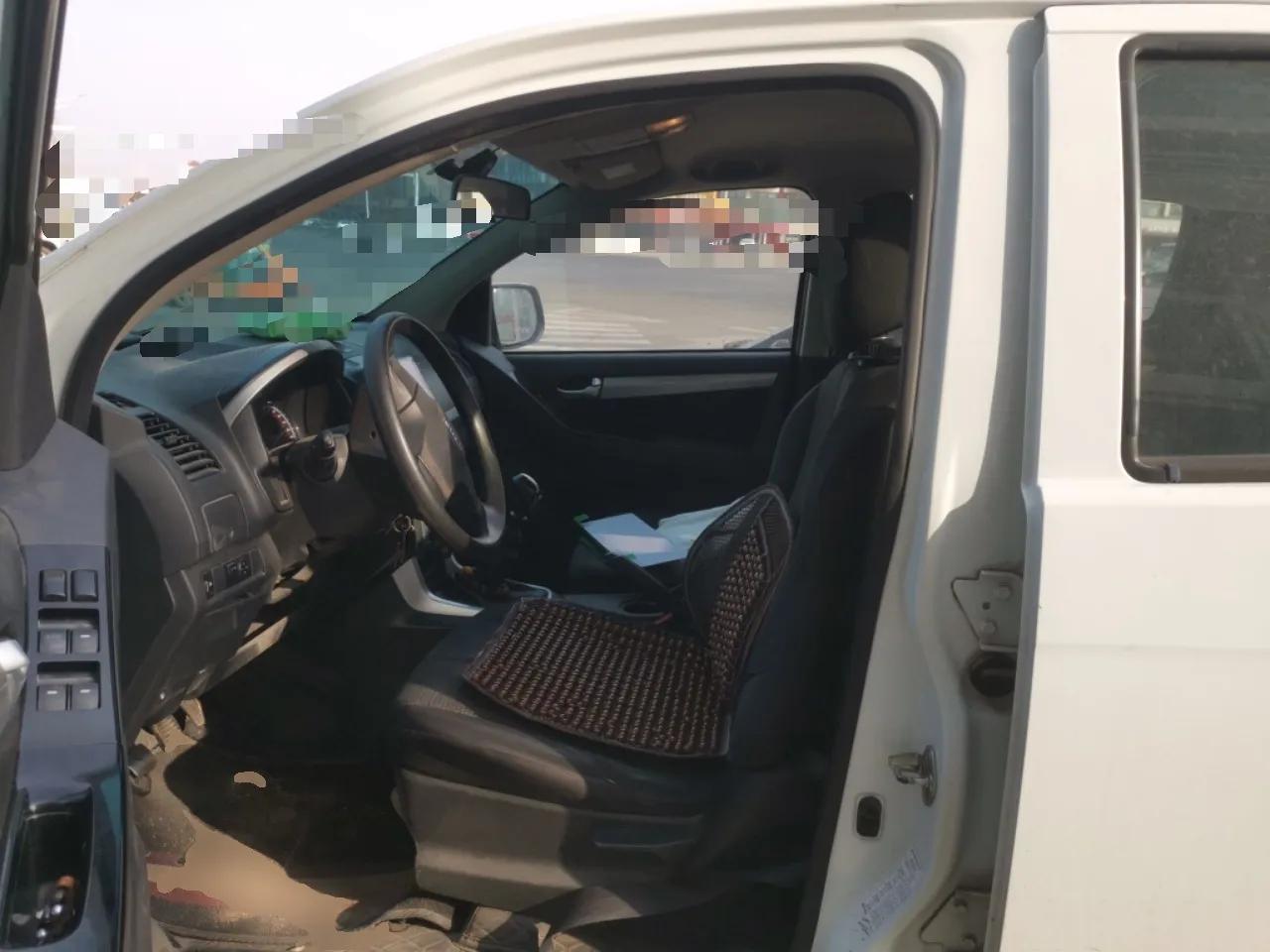 Isuzu D-MAX 2018 2.5T Two-Wheel-Drive Base Version JE4D25Q5A — миниатюра 16