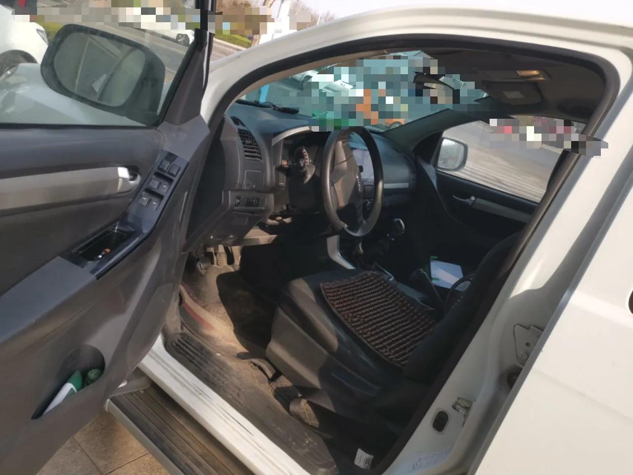 Isuzu D-MAX 2018 2.5T Two-Wheel-Drive Base Version JE4D25Q5A — миниатюра 17