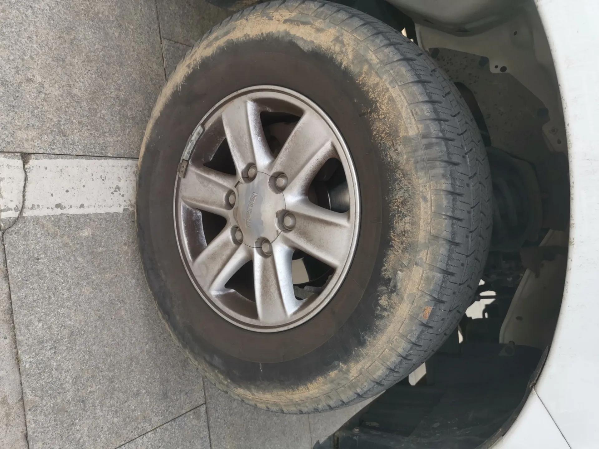 Isuzu D-MAX 2018 2.5T Two-Wheel-Drive Base Version JE4D25Q5A — миниатюра 8