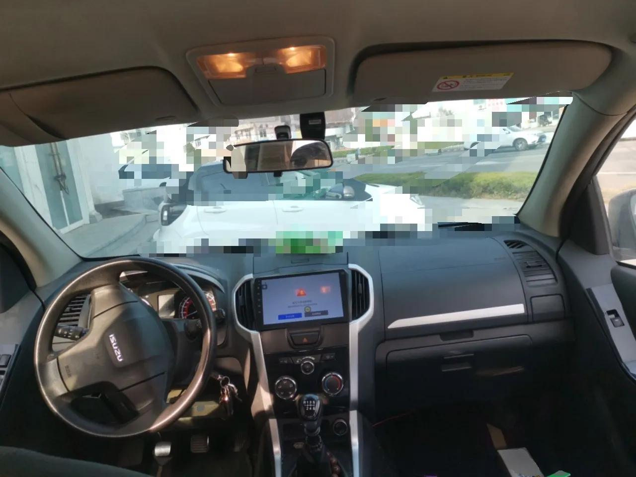 Isuzu D-MAX 2018 2.5T Two-Wheel-Drive Base Version JE4D25Q5A — миниатюра 10