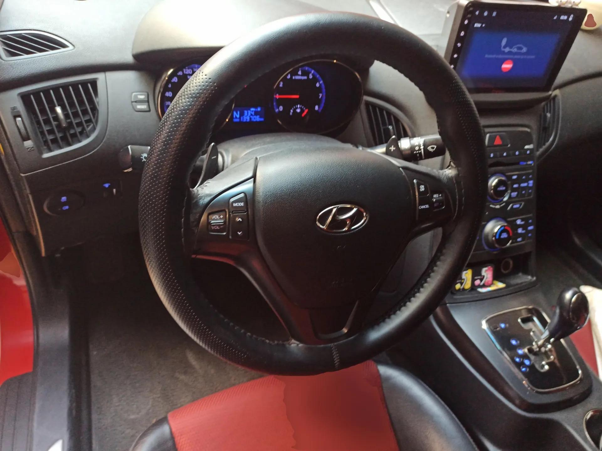 Hyundai Genesis Coupe 2010 2.0T Automatic Luxury Edition (Imported) — миниатюра 11