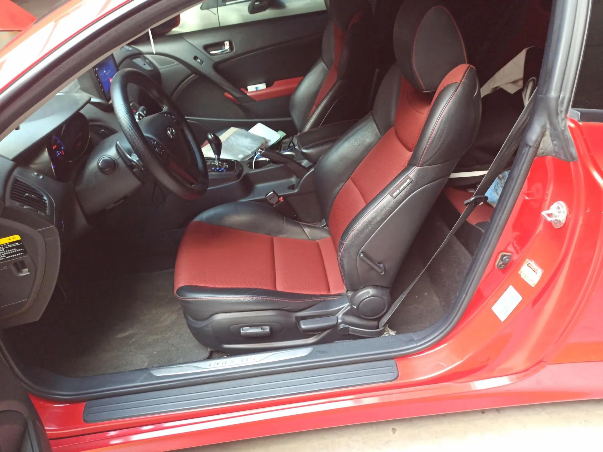 Hyundai Genesis Coupe 2010 2.0T Automatic Luxury Edition (Imported) — миниатюра 16