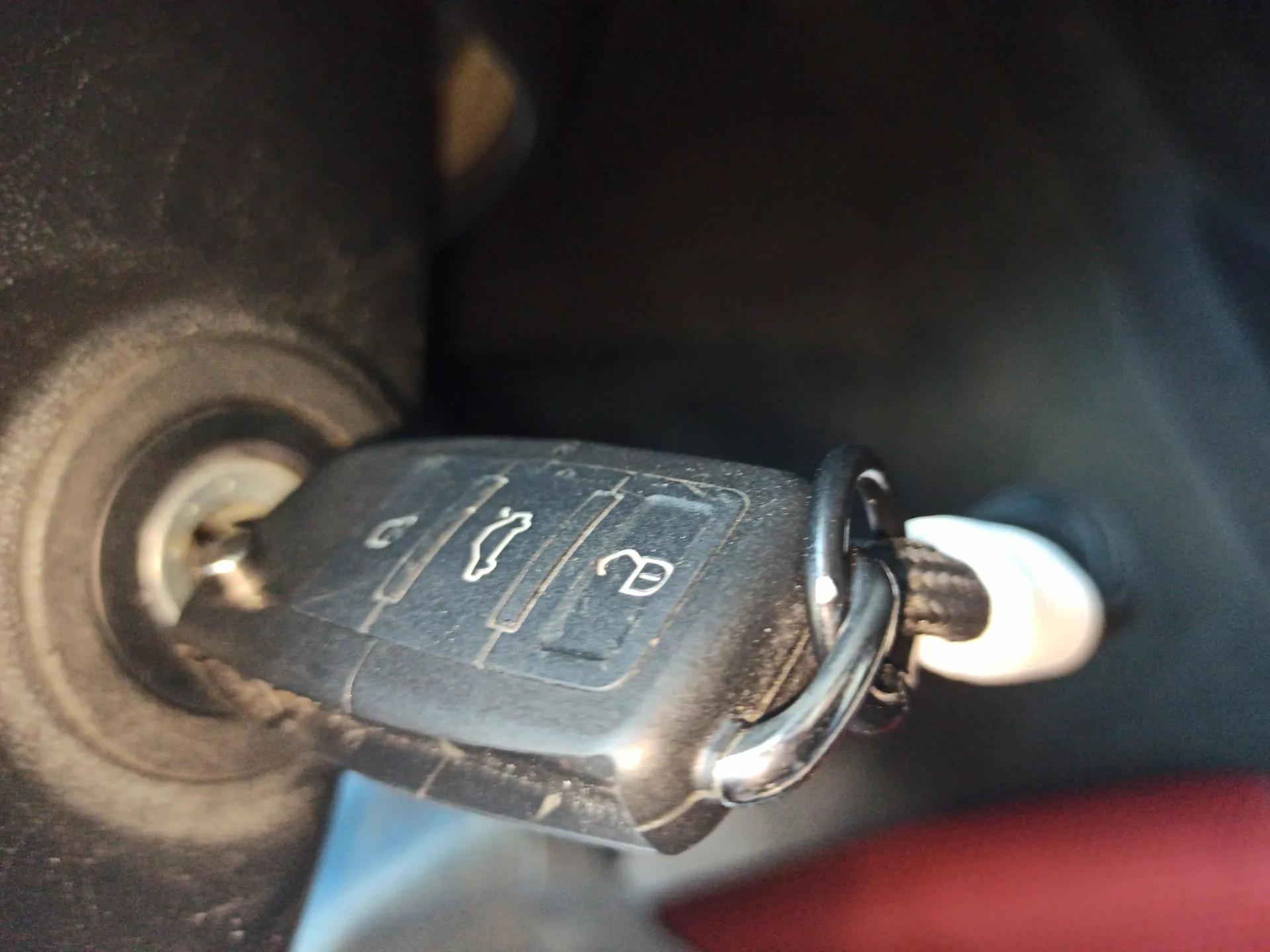 Hyundai Genesis Coupe 2010 2.0T Automatic Luxury Edition (Imported) — миниатюра 9