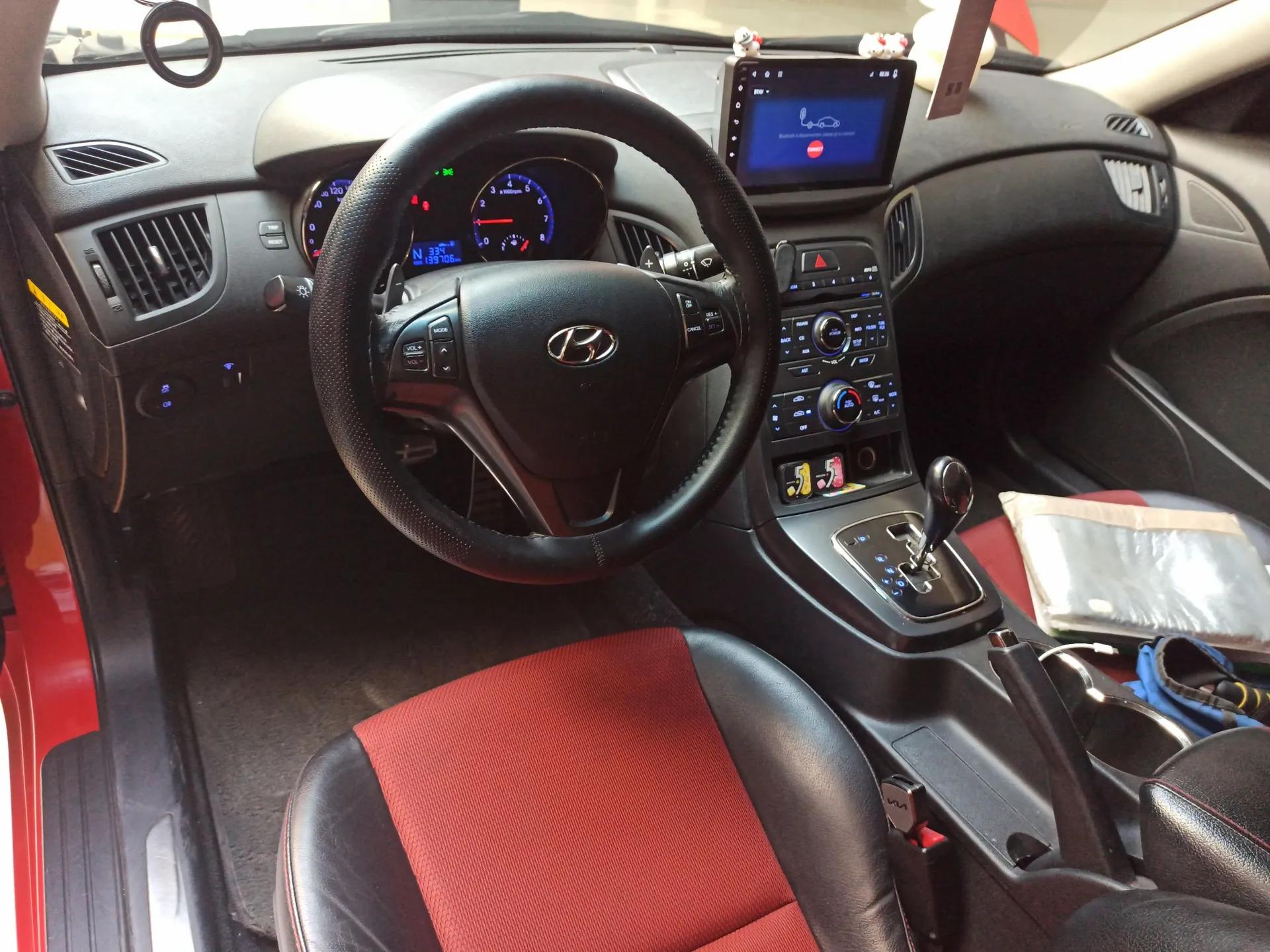 Hyundai Genesis Coupe 2010 2.0T Automatic Luxury Edition (Imported) — миниатюра 10