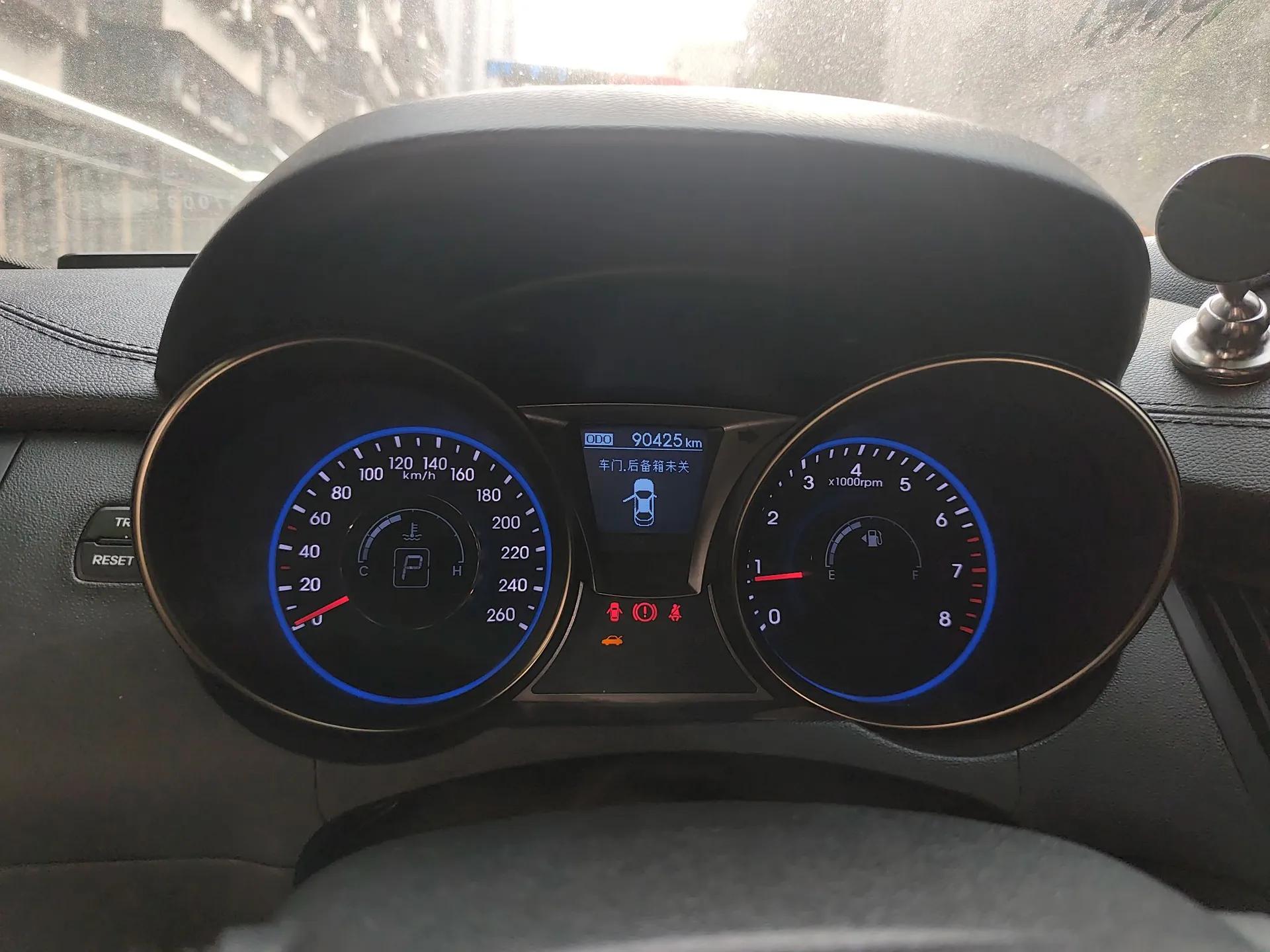 Hyundai Genesis Coupe 2012 2.0T Automatic Brembo Edition — миниатюра 13