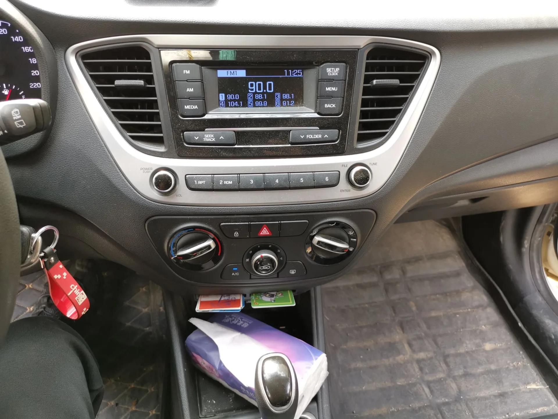Hyundai Verna RV 2017 1.4L Automatic Cool Edition GLS China V Emission Standard — миниатюра 14