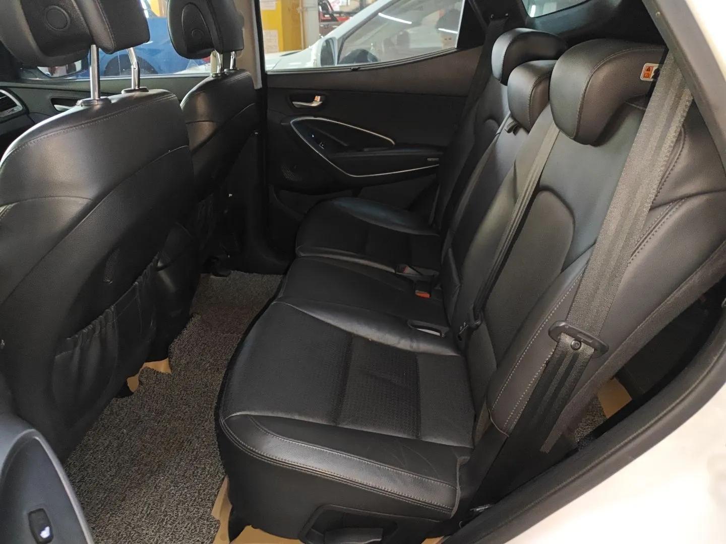 Hyundai Santa Fe Classic 2013 3.0L 4x4 Flagship Edition 7 Seats Euro IV — миниатюра 20
