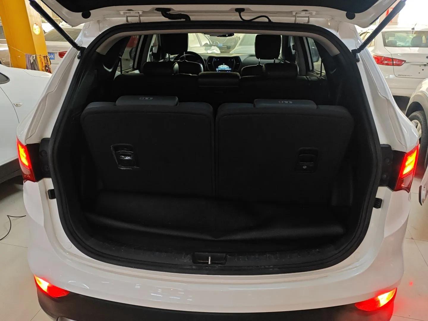 Hyundai Santa Fe Classic 2013 3.0L 4x4 Flagship Edition 7 Seats Euro IV — миниатюра 22