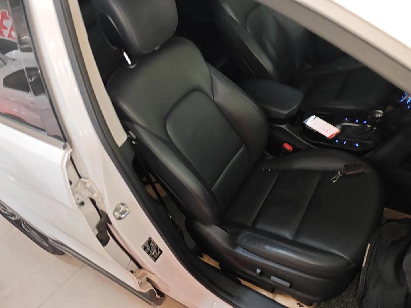 Hyundai Santa Fe Classic 2013 3.0L 4x4 Flagship Edition 7 Seats Euro IV — миниатюра 23