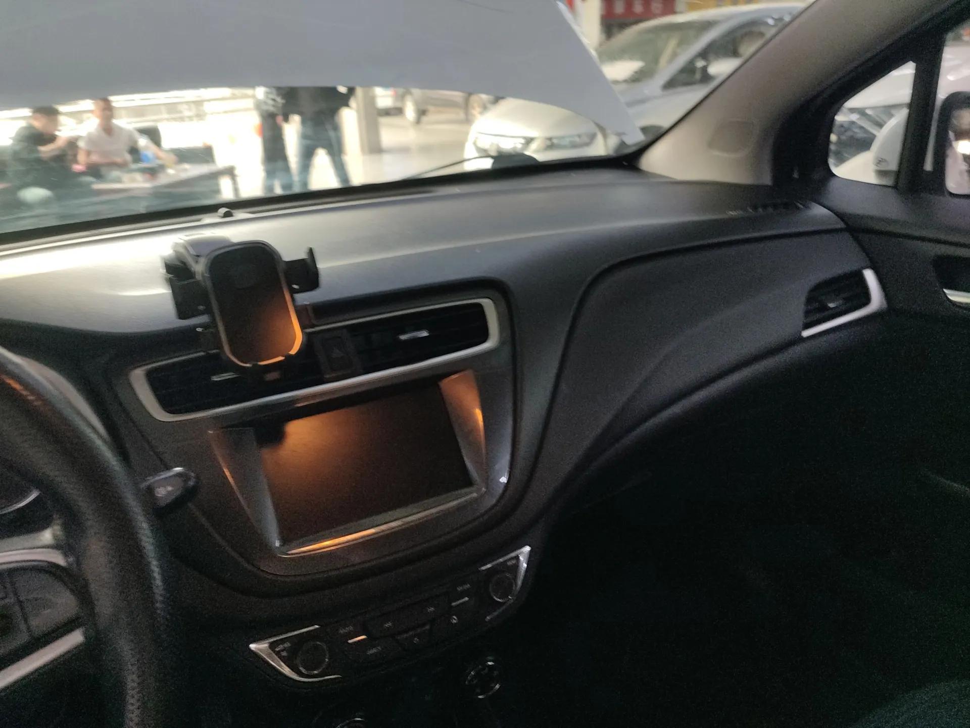Chevrolet Lova RV 2016 1.5L Automatic FunDrive Edition — миниатюра 12
