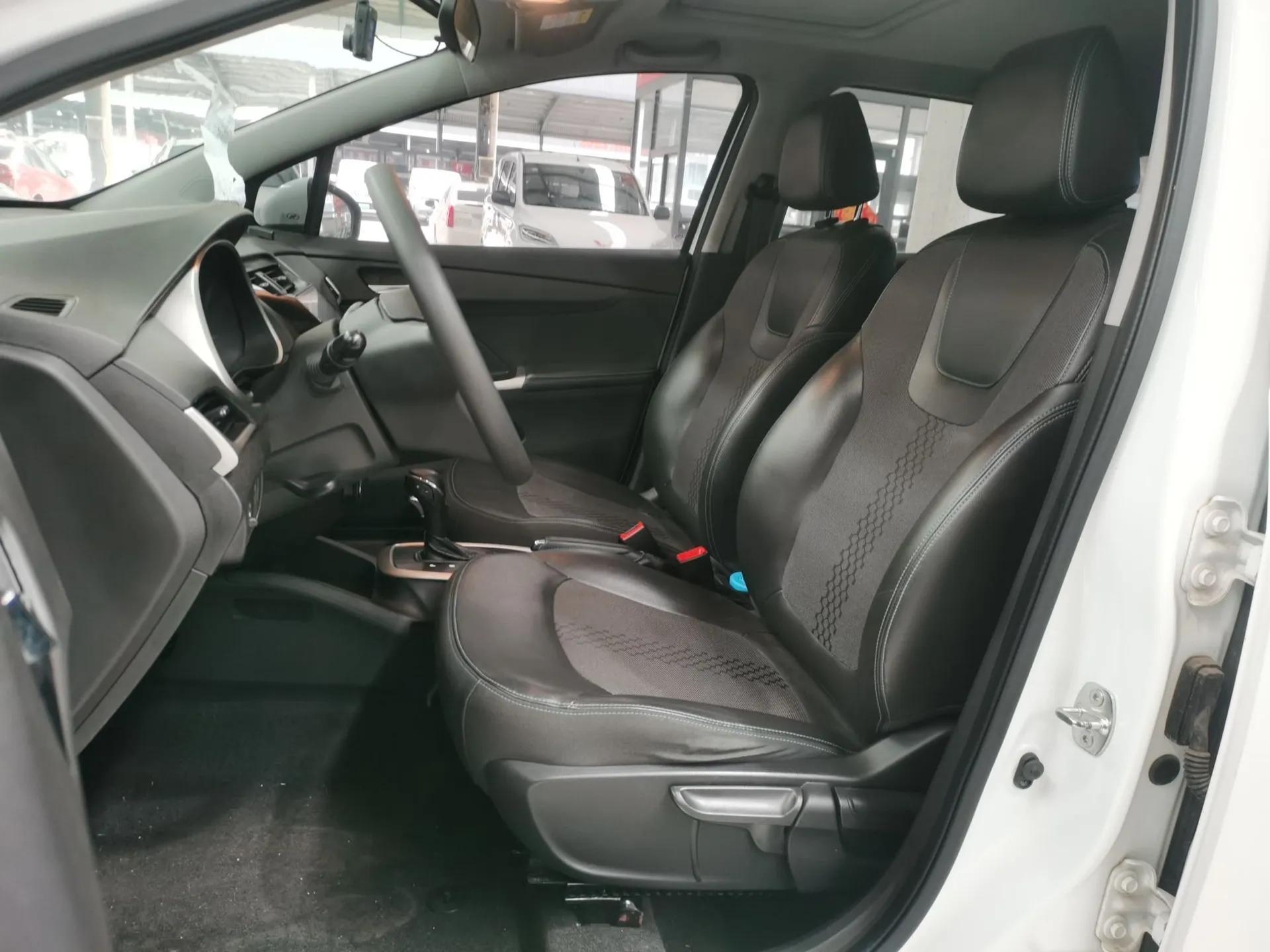 Chevrolet Lova RV 2016 1.5L Automatic Smart Drive Edition — миниатюра 17