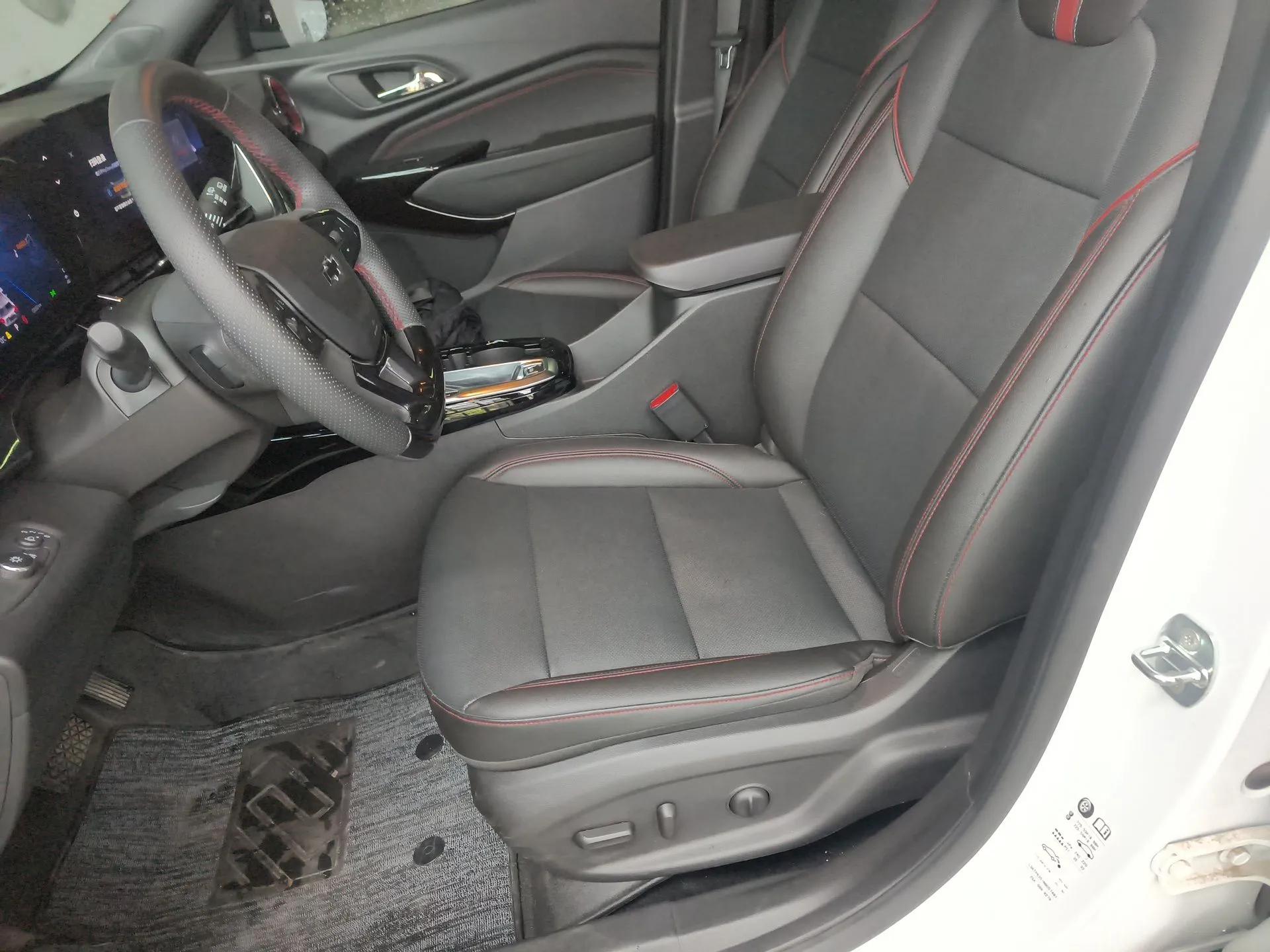Chevrolet Seeker 2022 1.5T CVT RS Bee Wave Edition — миниатюра 18