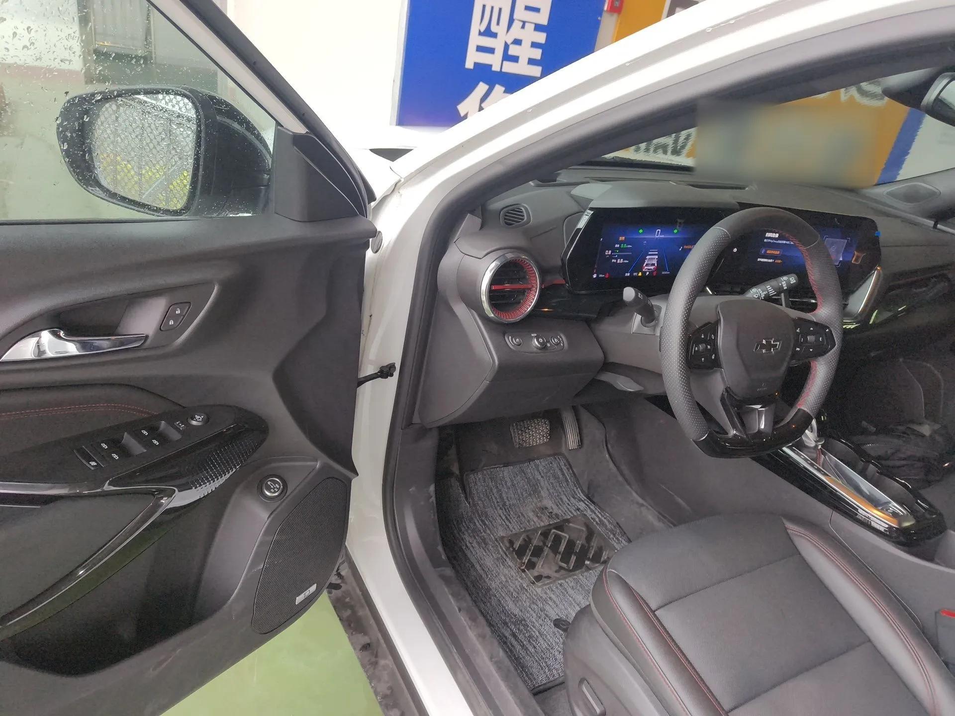 Chevrolet Seeker 2022 1.5T CVT RS Bee Wave Edition — миниатюра 19