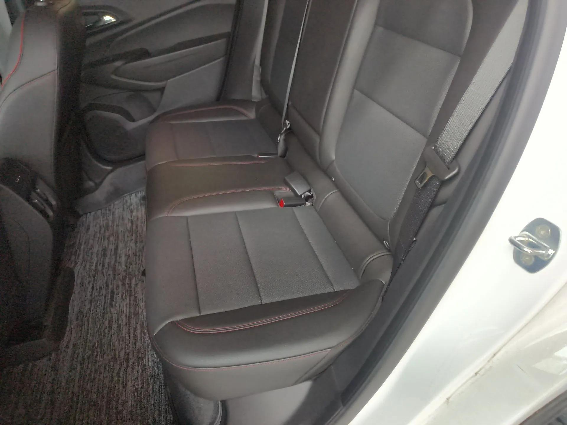 Chevrolet Seeker 2022 1.5T CVT RS Bee Wave Edition — миниатюра 20