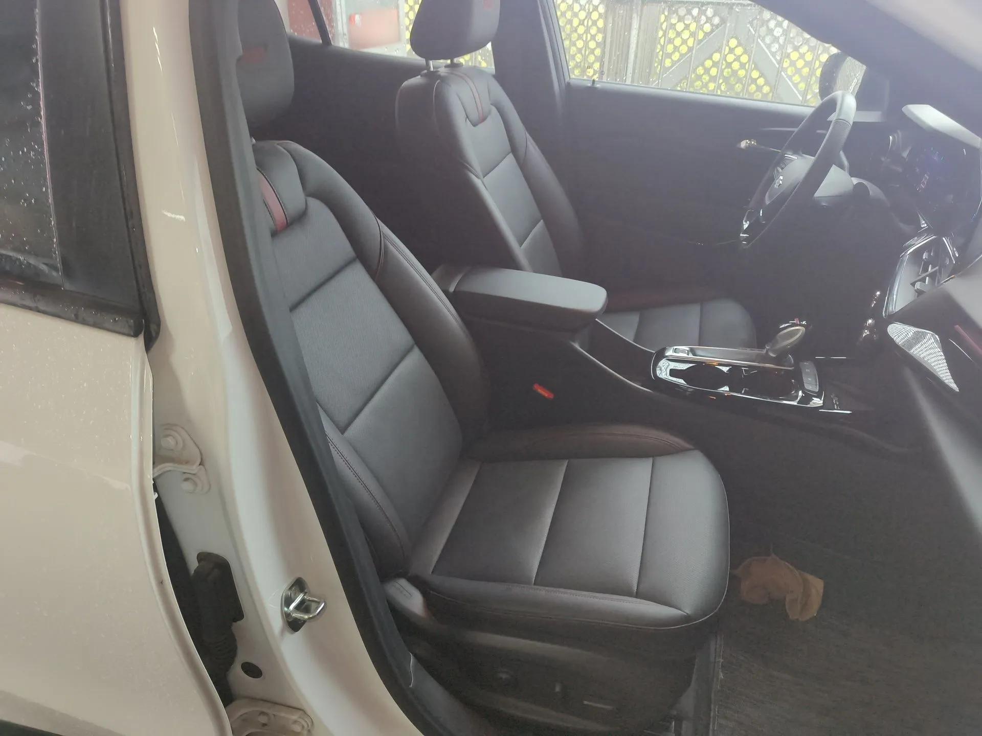 Chevrolet Seeker 2022 1.5T CVT RS Bee Wave Edition — миниатюра 23