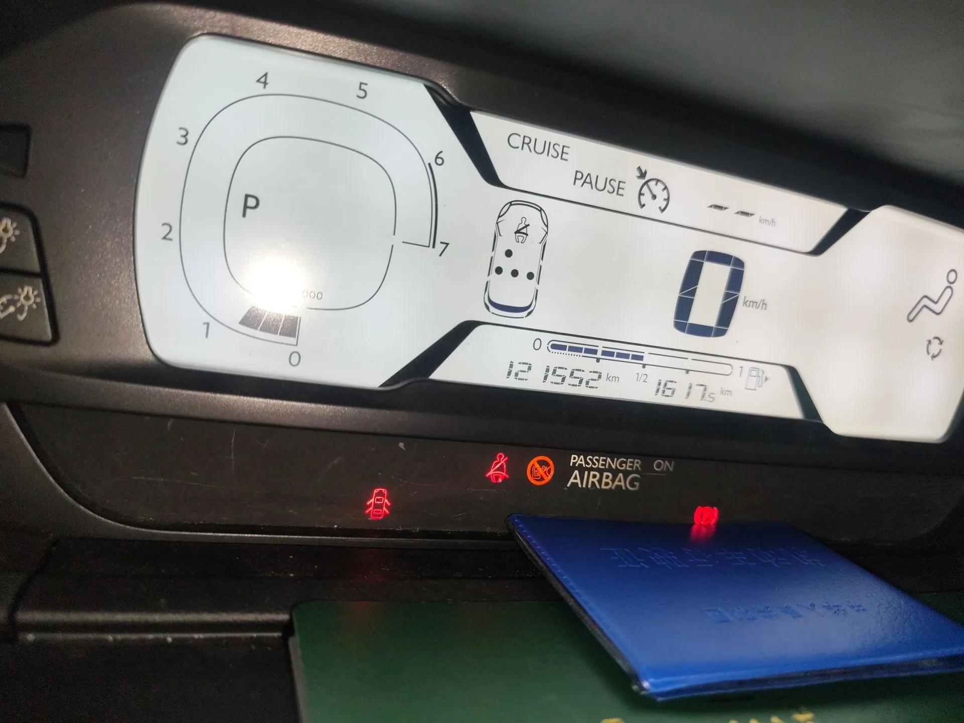 Citroen C4 Picasso 2015 1.6T Luxury 5-Seat Model — миниатюра 13