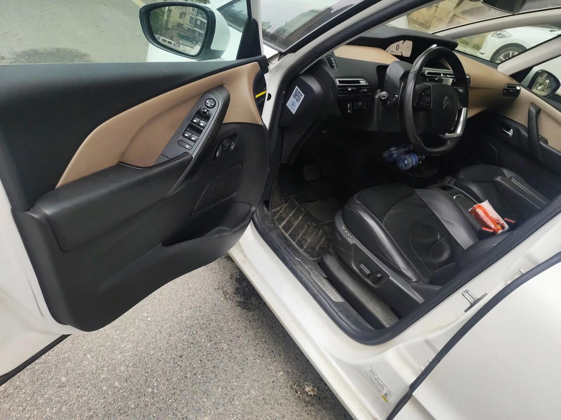 Citroen C4 Picasso 2015 1.6T Luxury 5-Seat Model — миниатюра 17