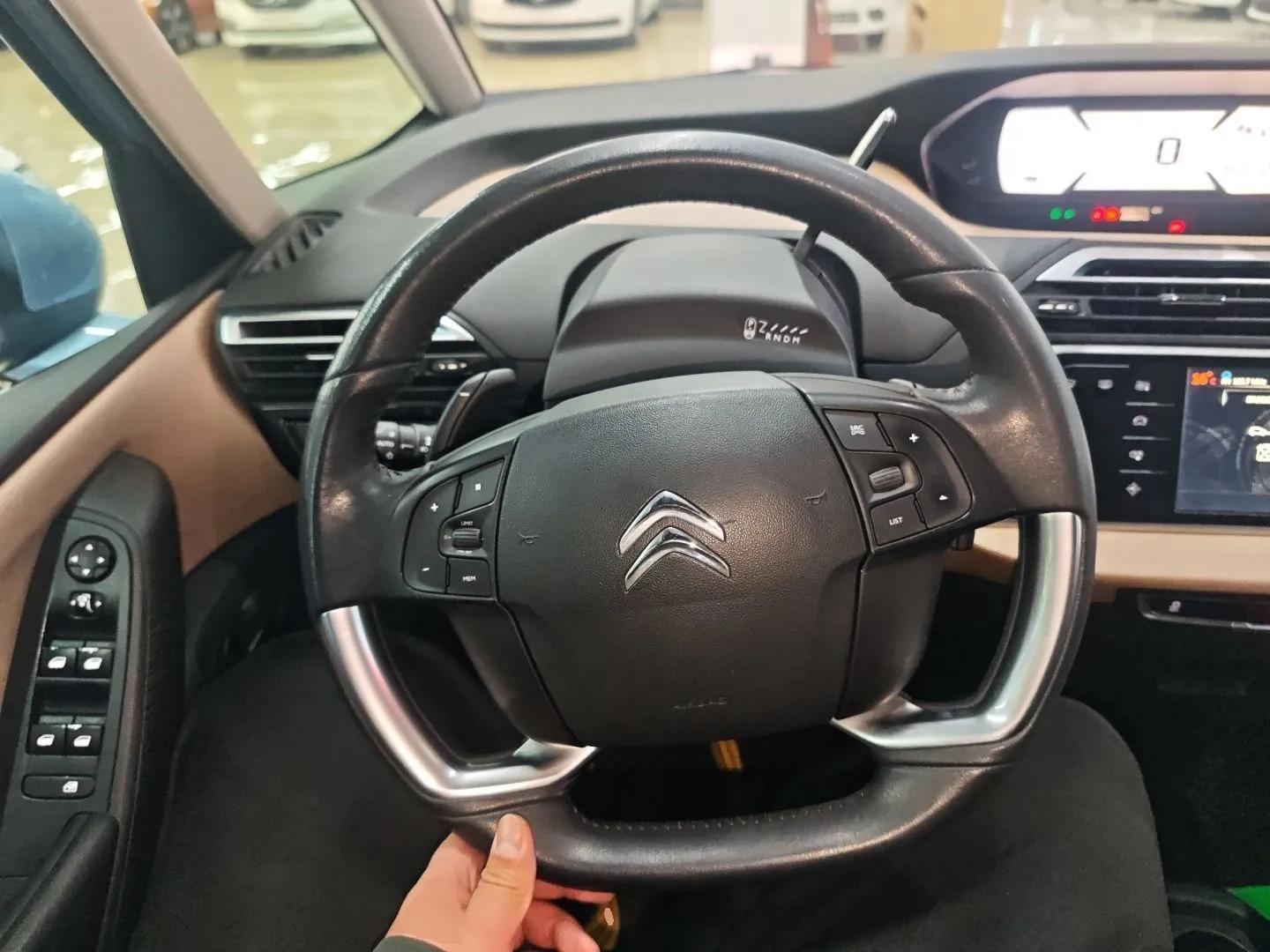 Citroen C4 Picasso 2015 Grand 1.6T Luxury 7-Seater — миниатюра 13