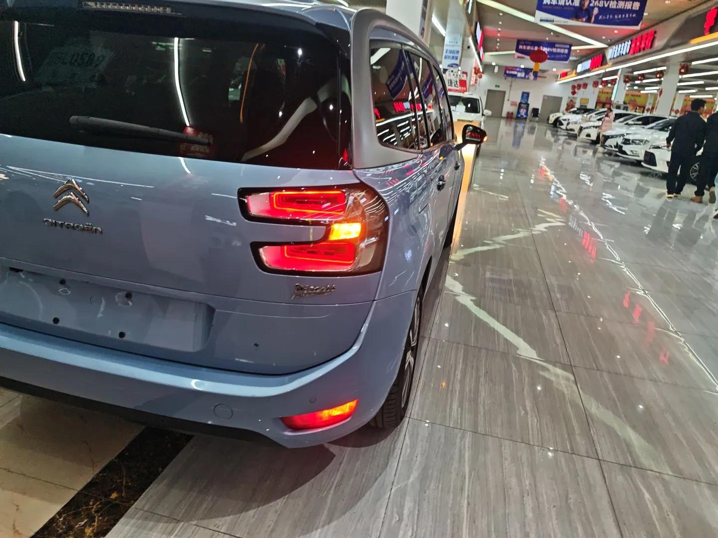 Citroen C4 Picasso 2015 Grand 1.6T Luxury 7-Seater — миниатюра 8