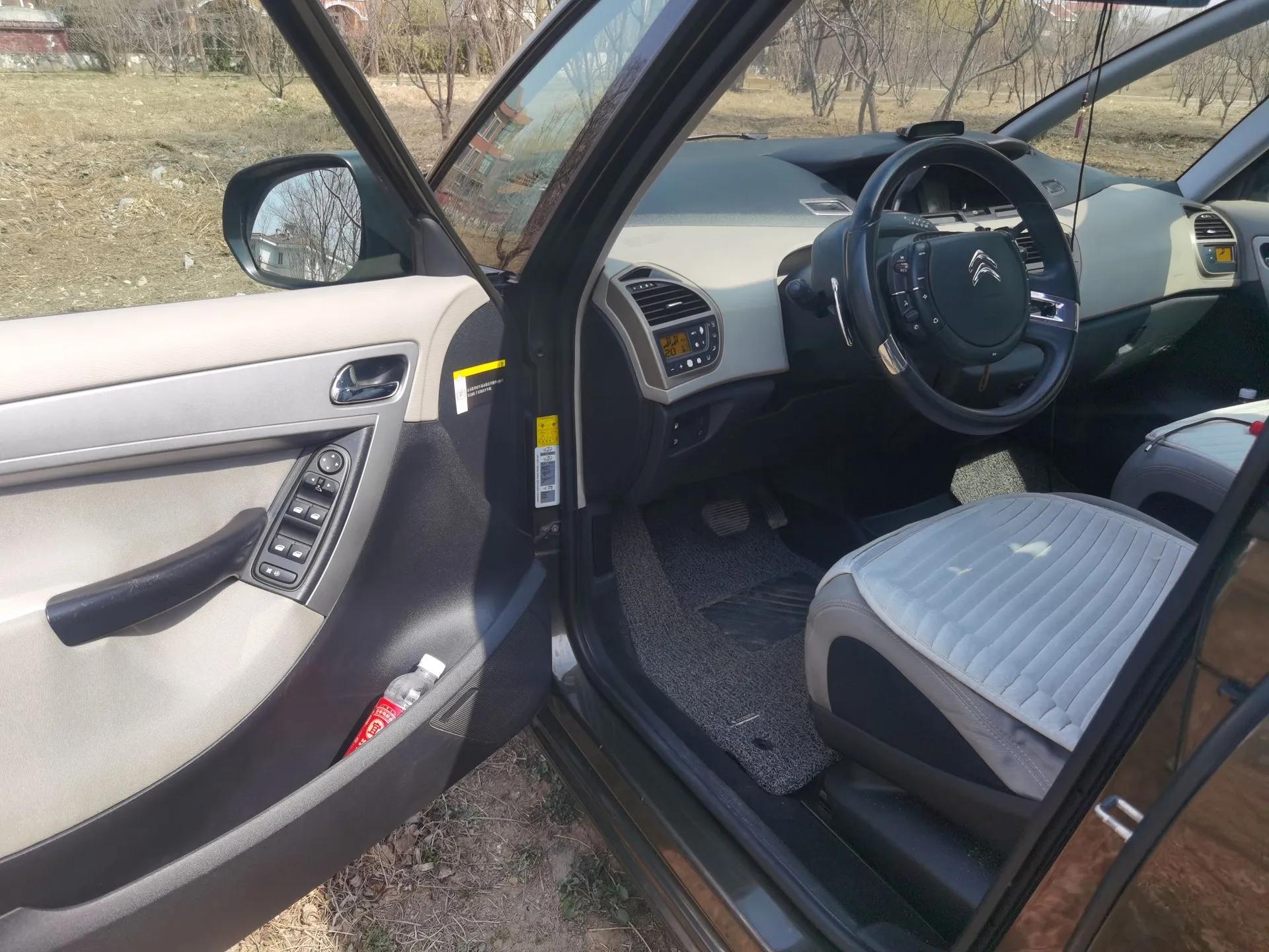 Citroen C4 Picasso 2009 Grand 2.0L Comfort Model — миниатюра 17