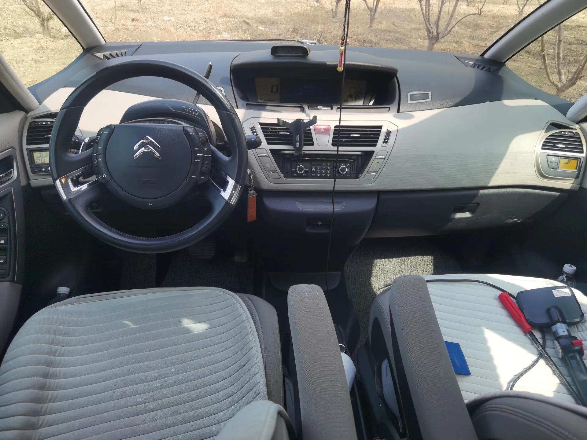 Citroen C4 Picasso 2009 Grand 2.0L Comfort Model — миниатюра 10
