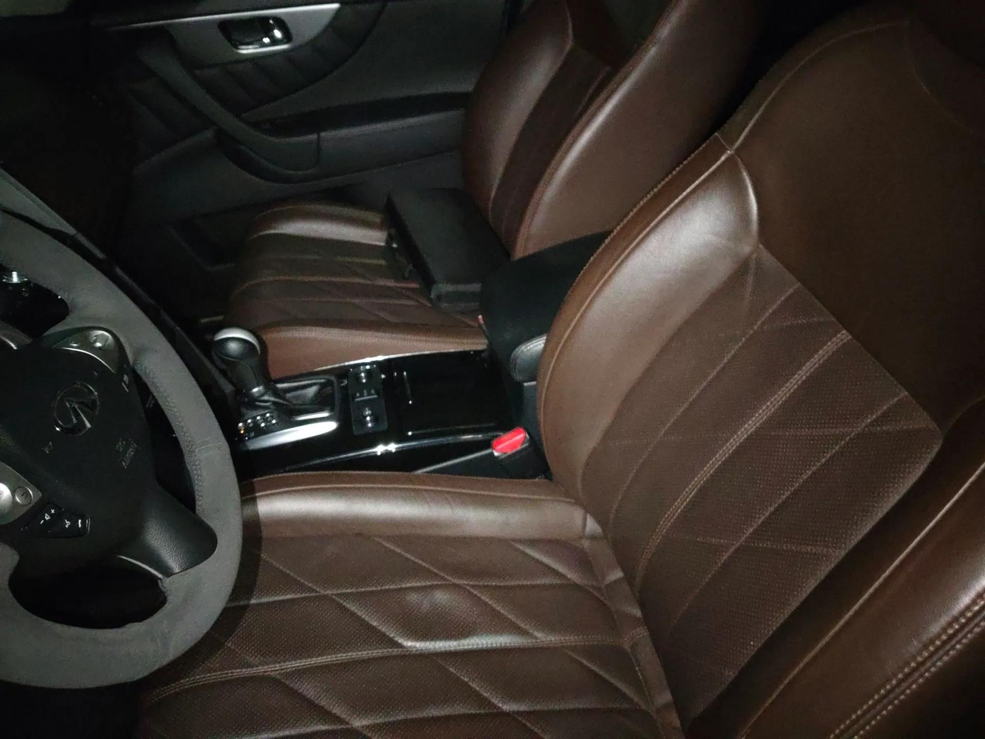 Infiniti QX70 2013 3.7L Standard Edition — миниатюра 16