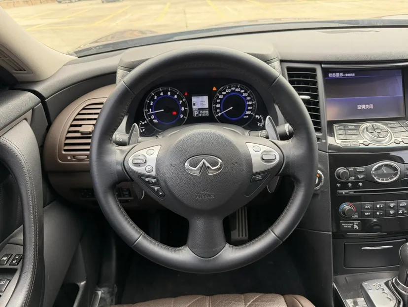Infiniti QX70 2013 3.7L Standard Edition — миниатюра 15