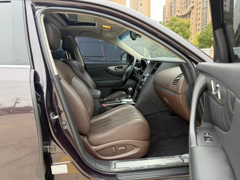 Infiniti QX70 2013 3.7L Standard Edition — миниатюра 23