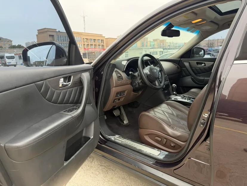 Infiniti QX70 2013 3.7L Standard Edition — миниатюра 26