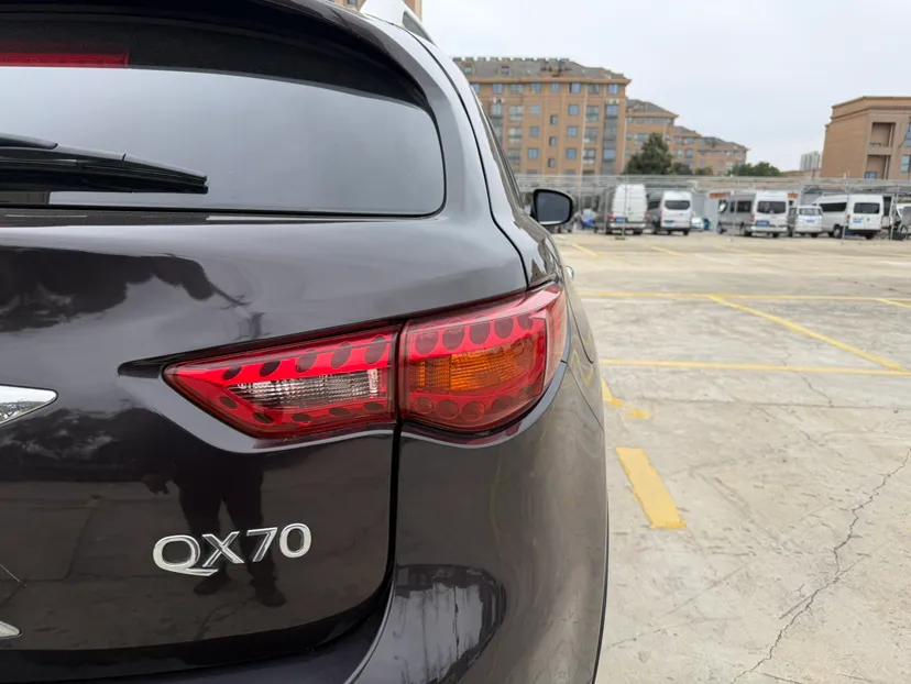 Infiniti QX70 2013 3.7L Standard Edition — миниатюра 10