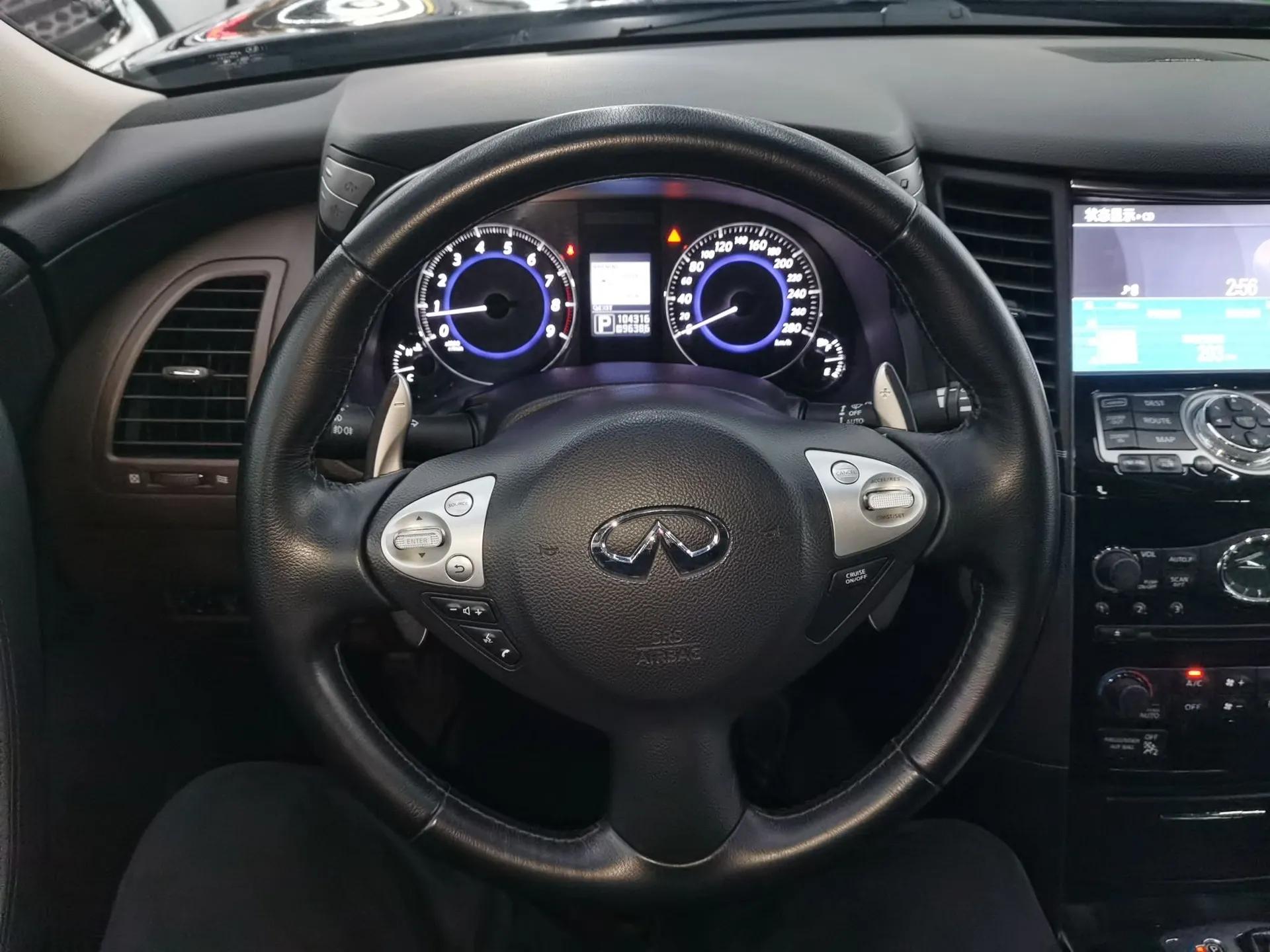 Infiniti QX70 2013 3.7L Standard Edition — миниатюра 14
