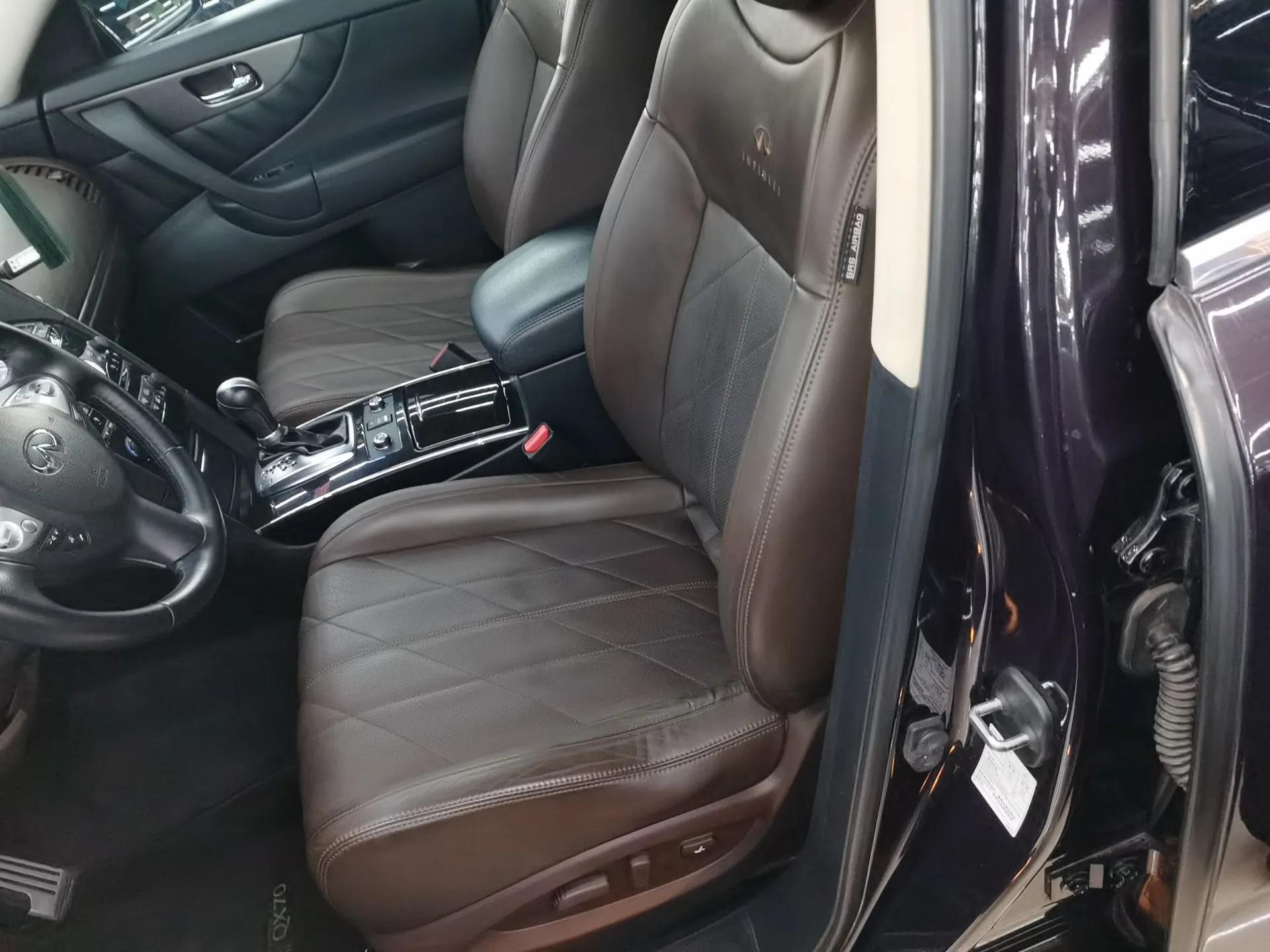 Infiniti QX70 2013 3.7L Standard Edition — миниатюра 18