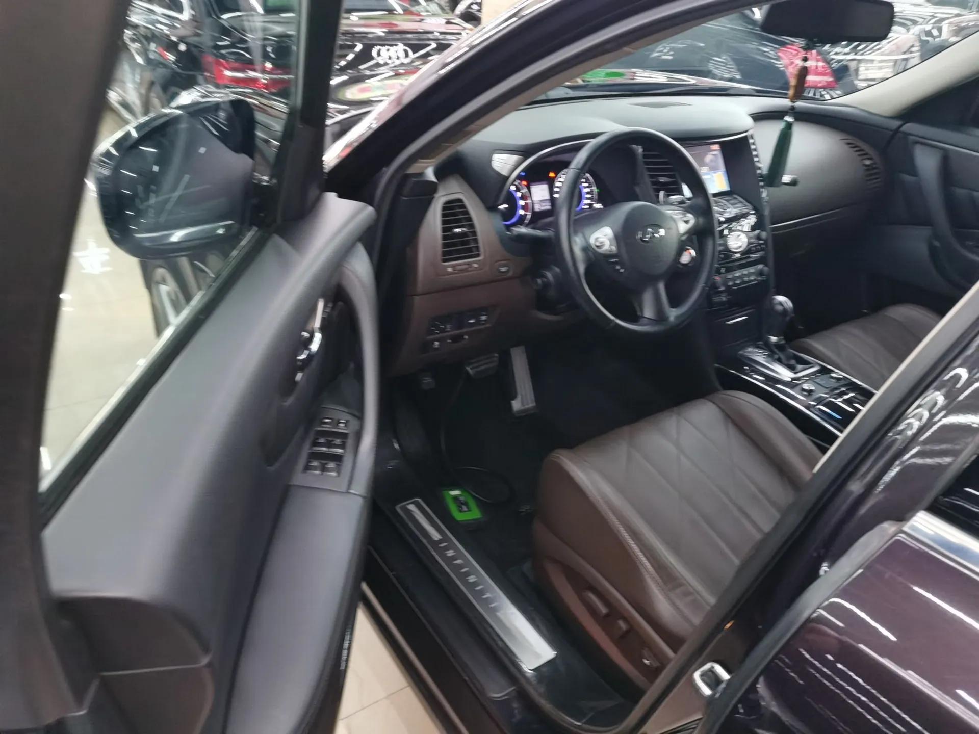 Infiniti QX70 2013 3.7L Standard Edition — миниатюра 19
