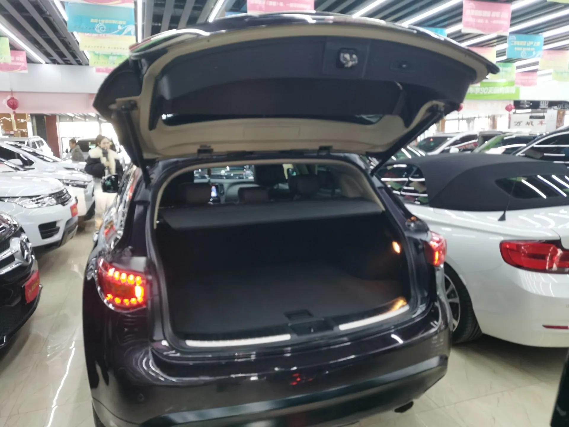 Infiniti QX70 2013 3.7L Standard Edition — миниатюра 22
