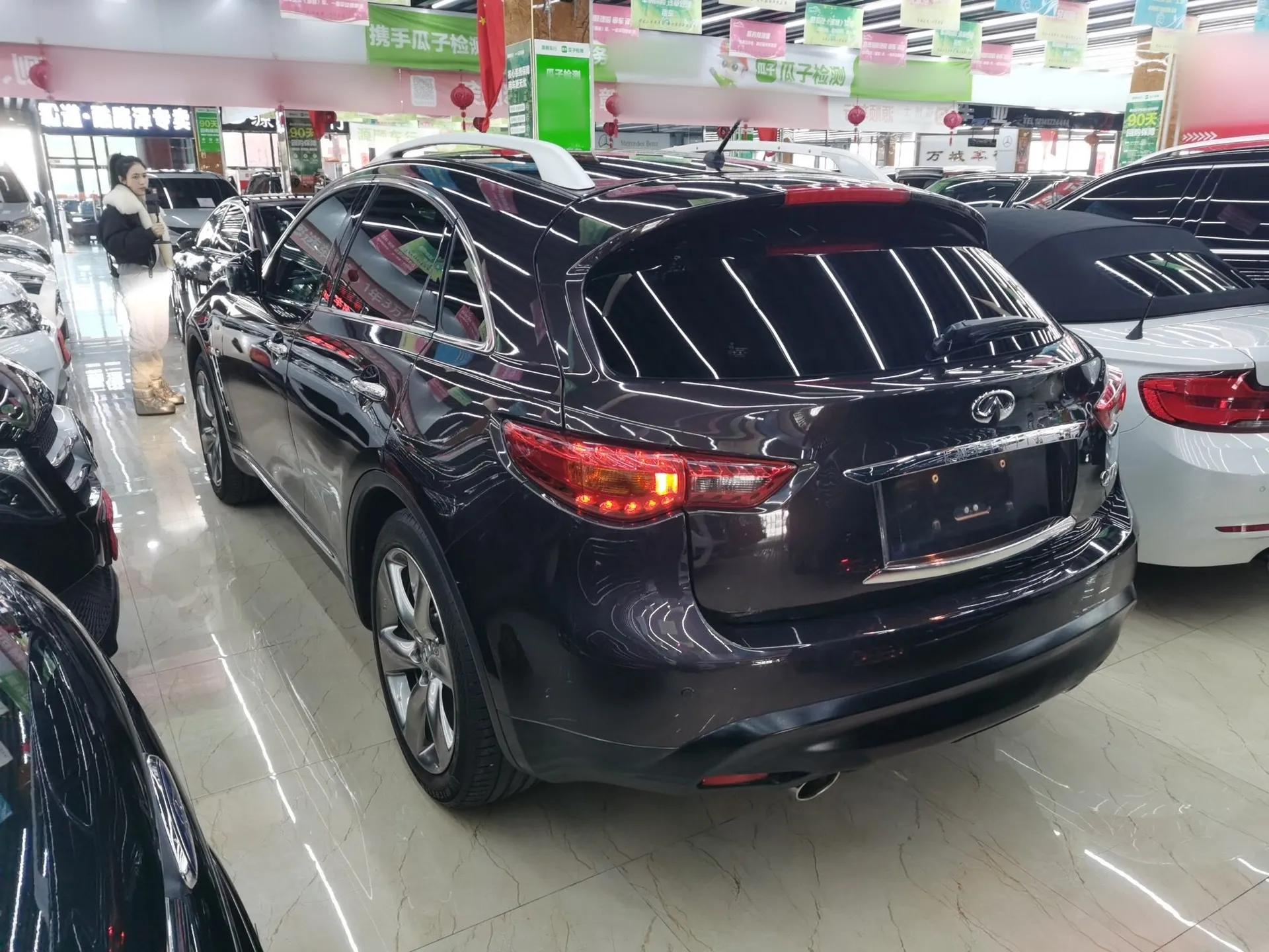 Infiniti QX70 2013 3.7L Standard Edition — миниатюра 4